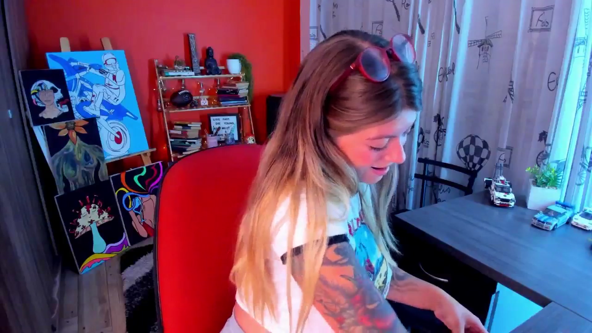 Gallery image thumbnail from Emmaa_hostt's myfreecams stream on, 08/08/2025, 02:18 image 15 of 20