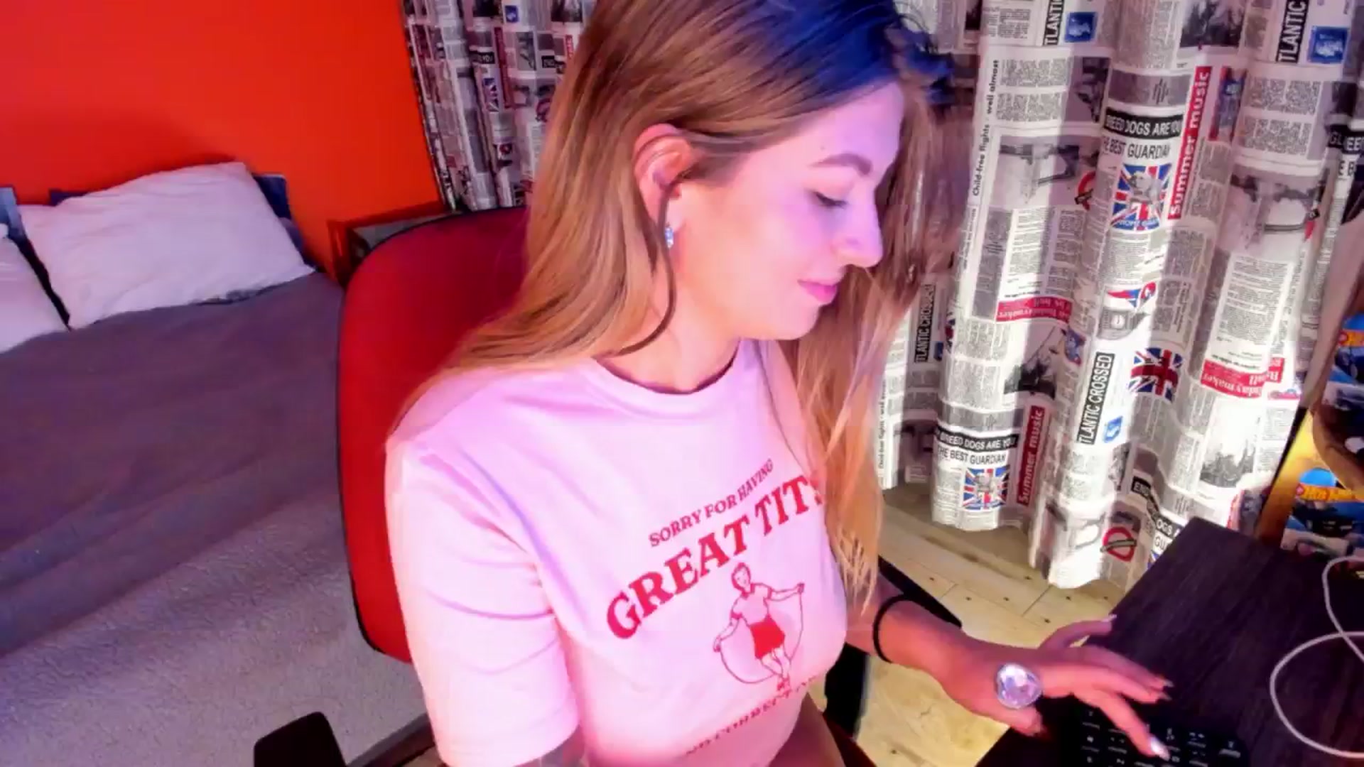 Gallery image thumbnail from Emmaa_hostt's myfreecams stream on, 09/30/2025, 02:25 image 10 of 20