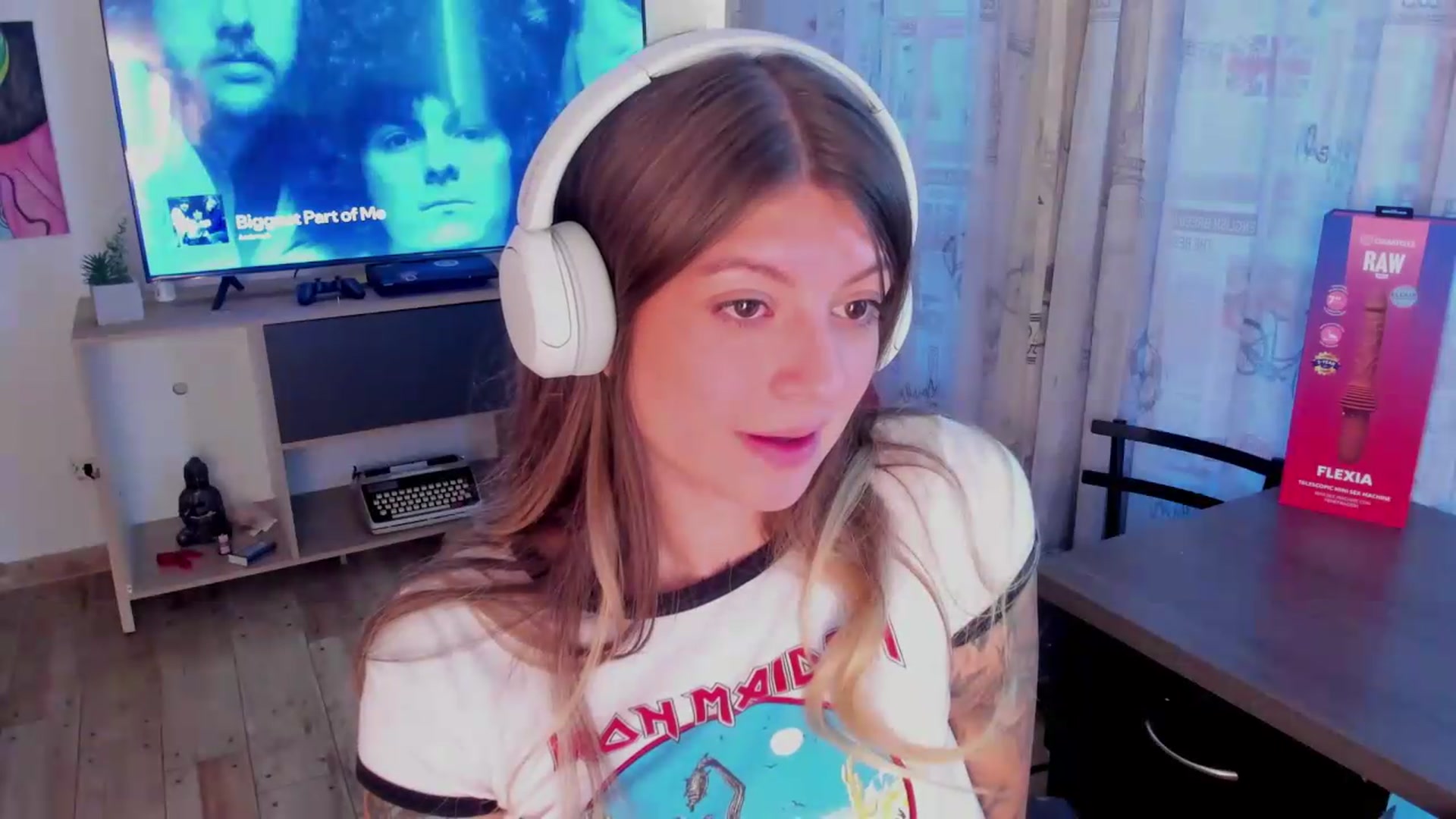 Gallery image thumbnail from Emmaa_hostt's myfreecams stream on, 07/07/2026, 11:29 image 15 of 20