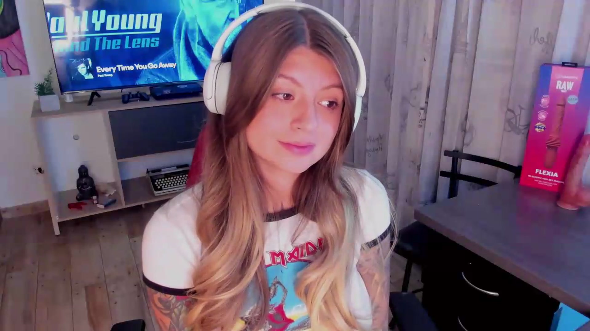 Gallery image thumbnail from Emmaa_hostt's myfreecams stream on, 07/07/2026, 11:29 image 5 of 20