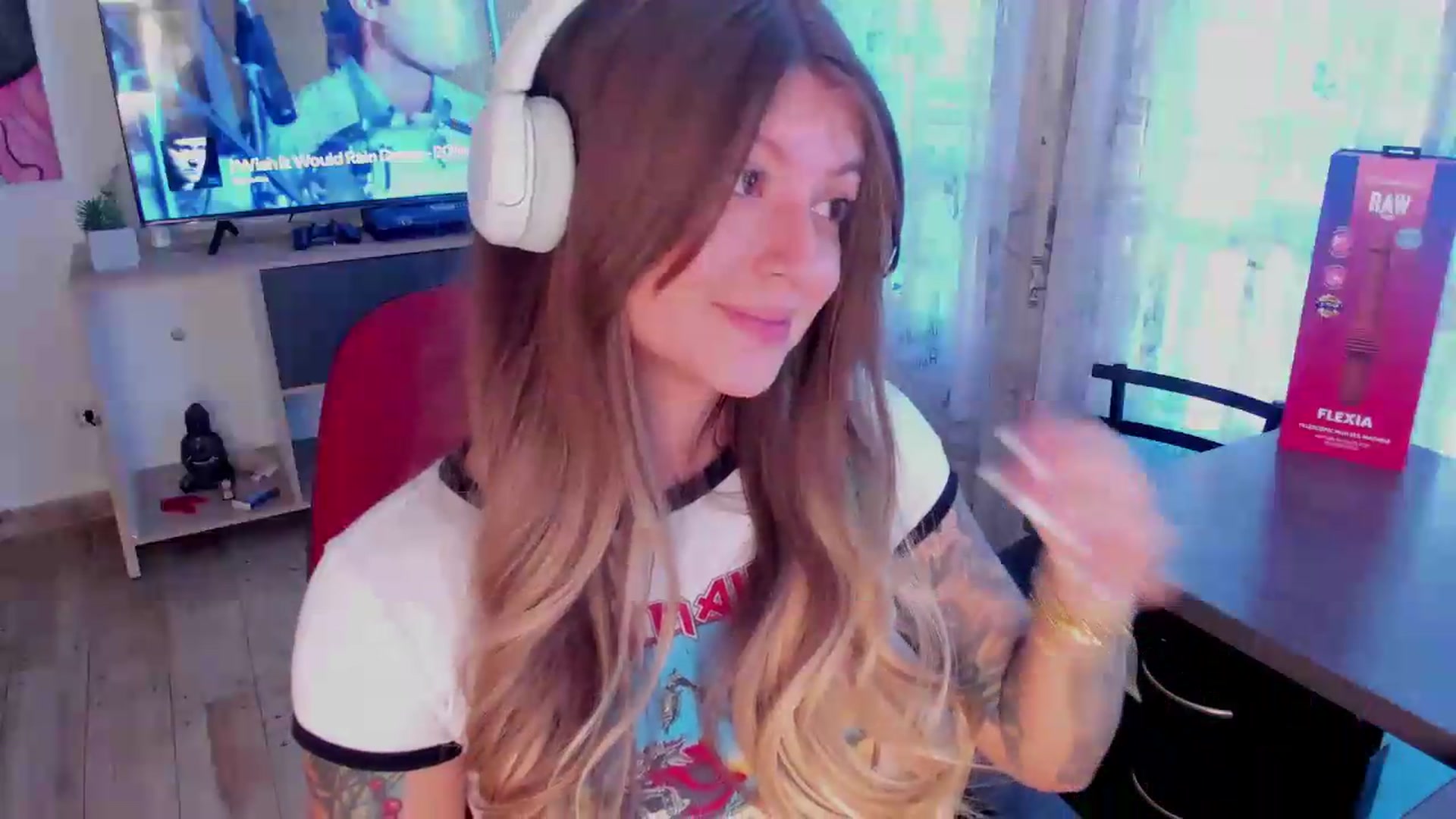Gallery image thumbnail from Emmaa_hostt's myfreecams stream on, 07/07/2026, 11:29 image 20 of 20