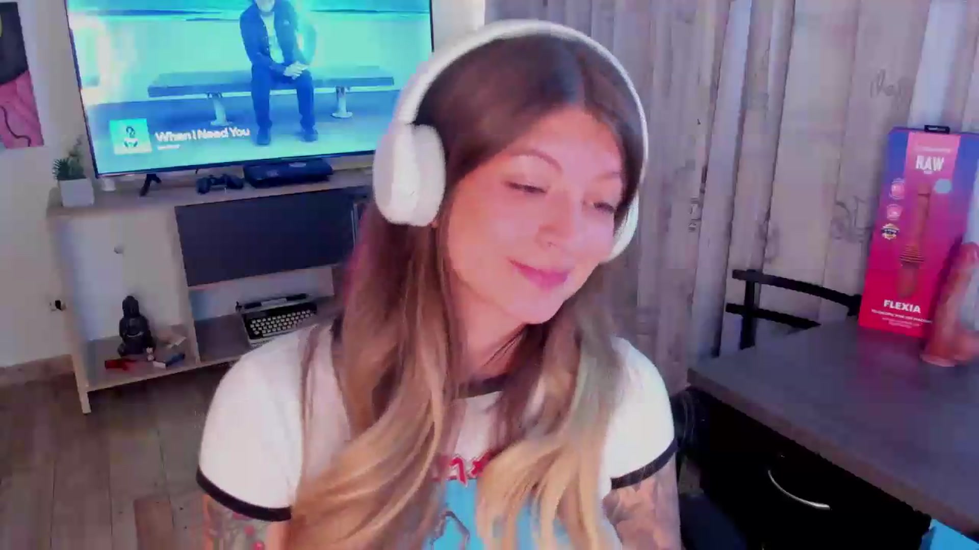 Gallery image thumbnail from Emmaa_hostt's myfreecams stream on, 07/07/2026, 11:29 image 10 of 20
