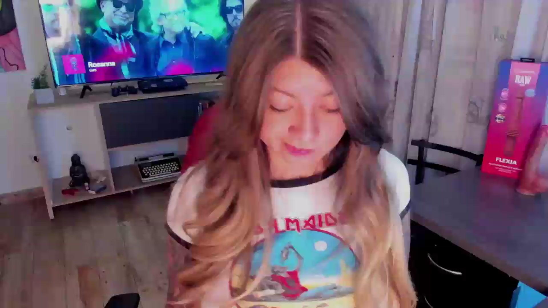 Gallery image thumbnail from Emmaa_hostt's myfreecams stream on, 07/07/2026, 11:29 image 1 of 20