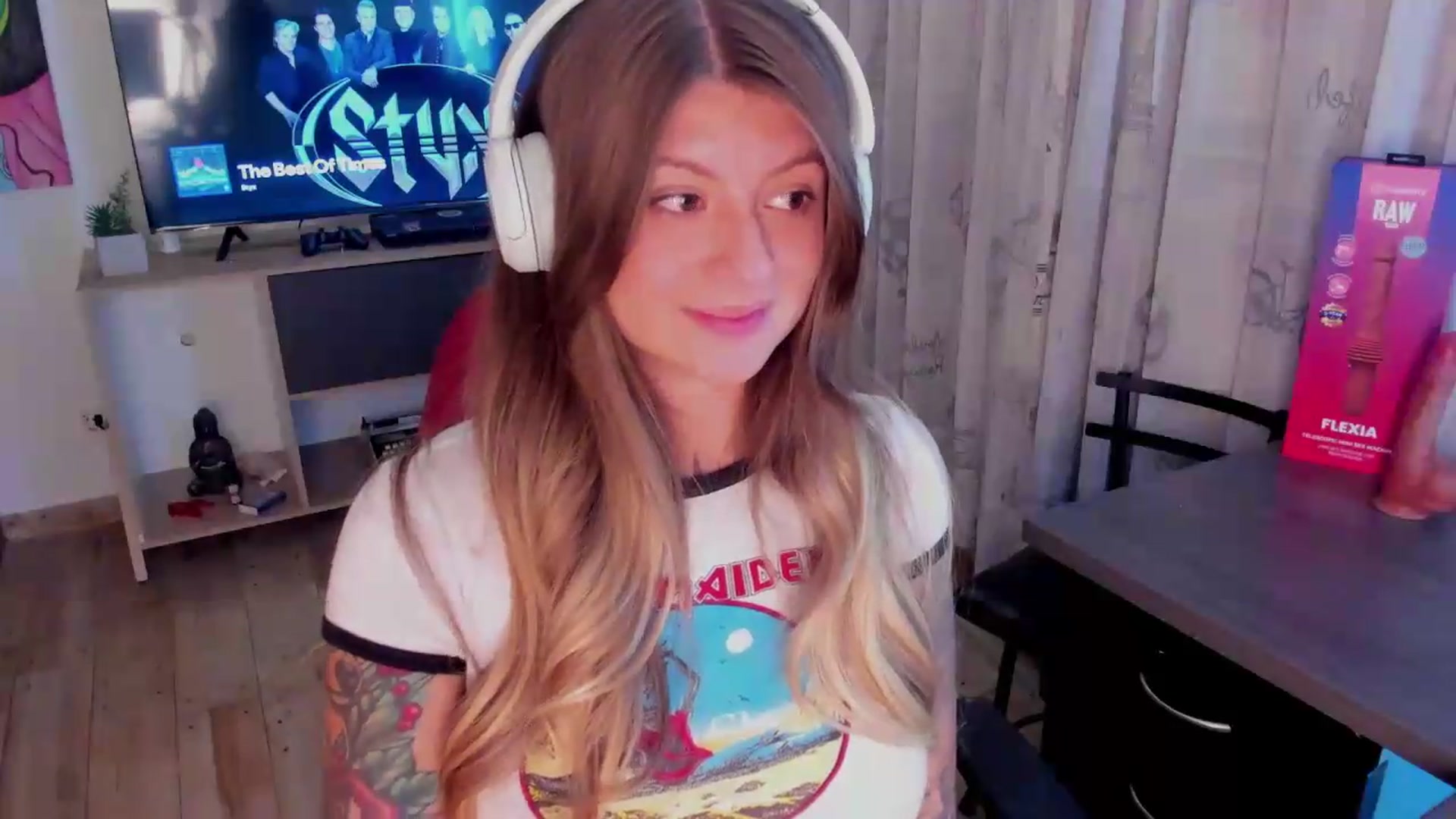Gallery image thumbnail from Emmaa_hostt's myfreecams stream on, 07/07/2026, 11:29 image 4 of 20
