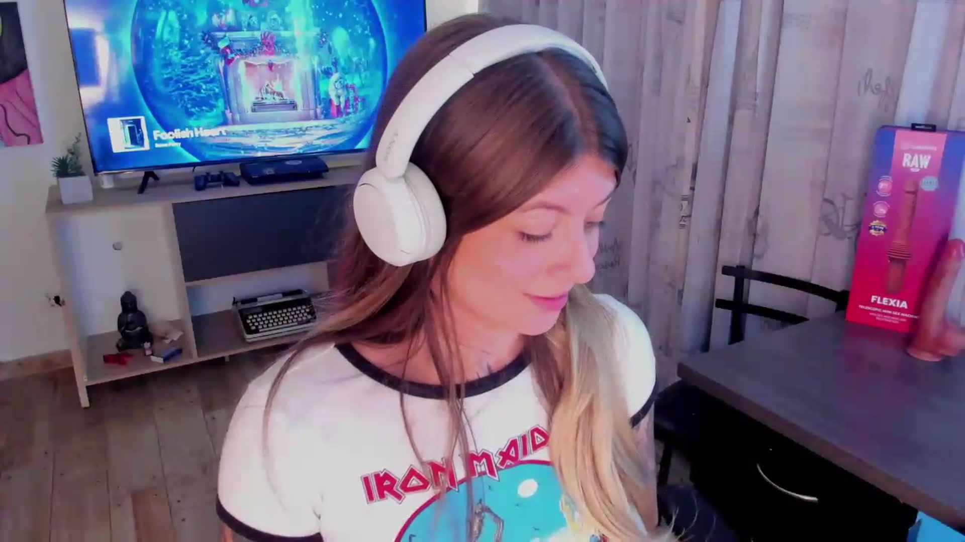 Gallery image thumbnail from Emmaa_hostt's myfreecams stream on, 07/07/2026, 11:29 image 11 of 20