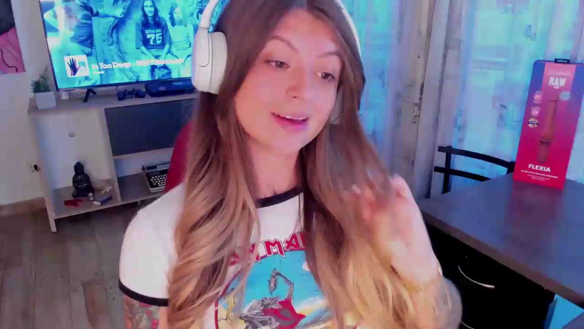 Gallery image thumbnail from Emmaa_hostt's myfreecams stream on, 07/07/2026, 11:29 image 16 of 20