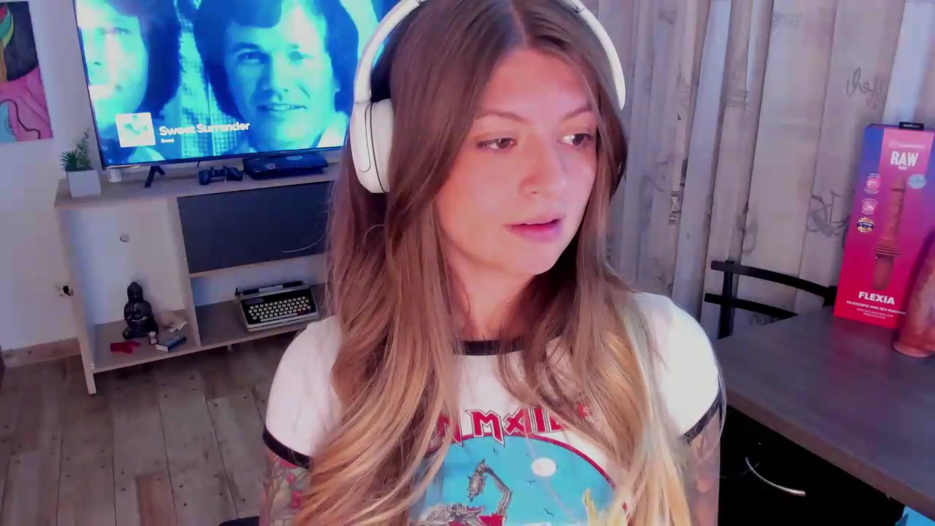 Gallery image thumbnail from Emmaa_hostt's myfreecams stream on, 07/07/2026, 11:29 image 7 of 20