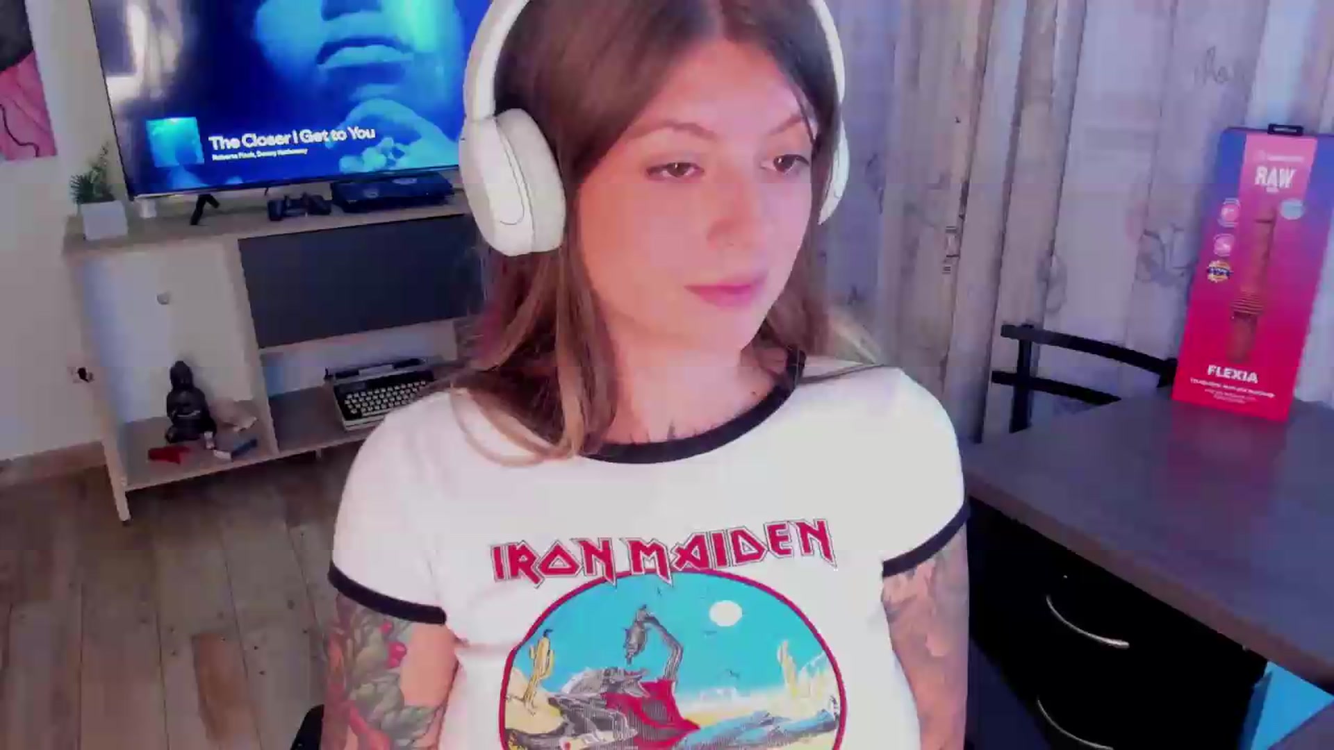 Gallery image thumbnail from Emmaa_hostt's myfreecams stream on, 07/07/2026, 11:29 image 13 of 20