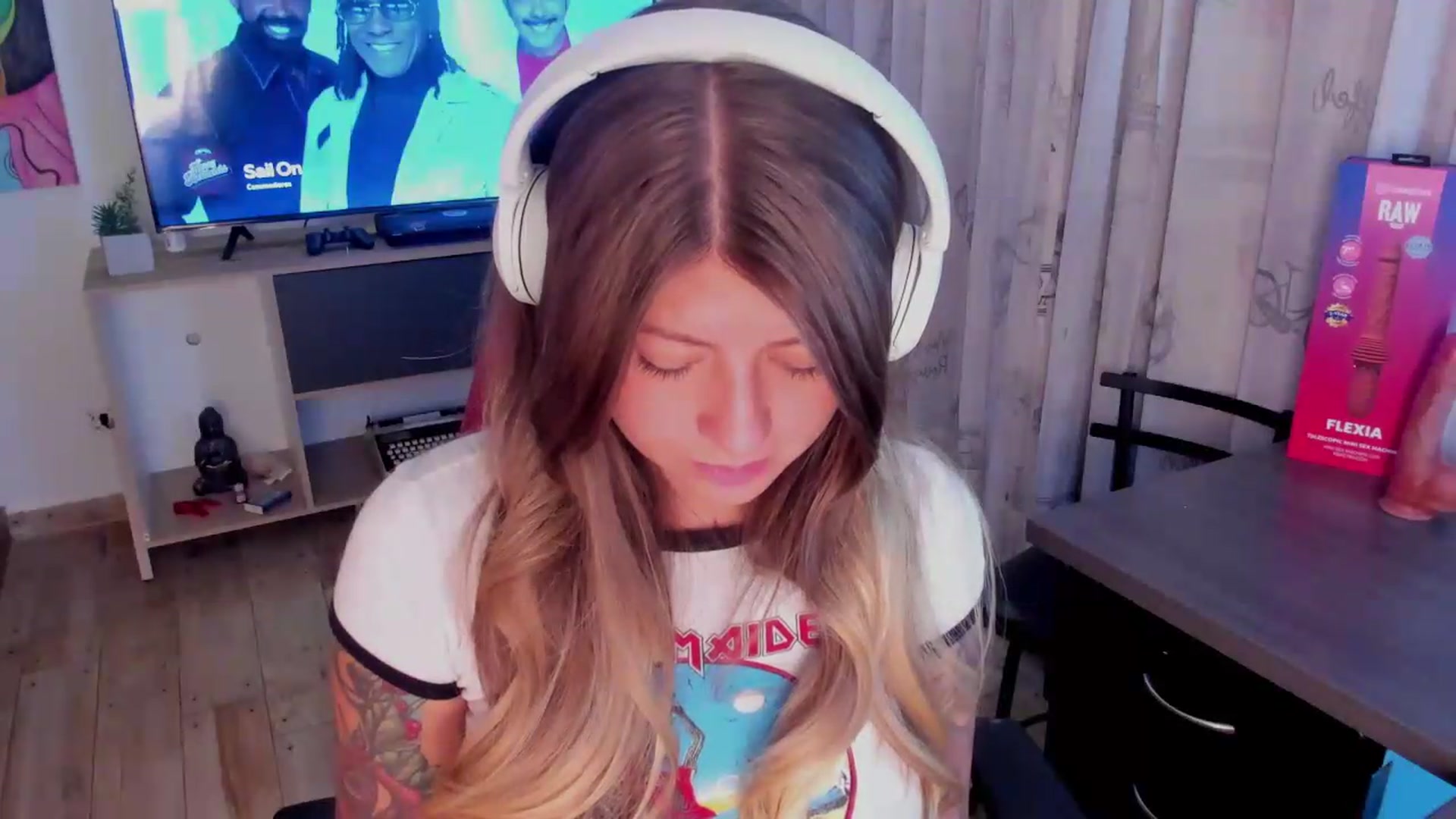 Gallery image thumbnail from Emmaa_hostt's myfreecams stream on, 07/07/2026, 11:29 image 6 of 20