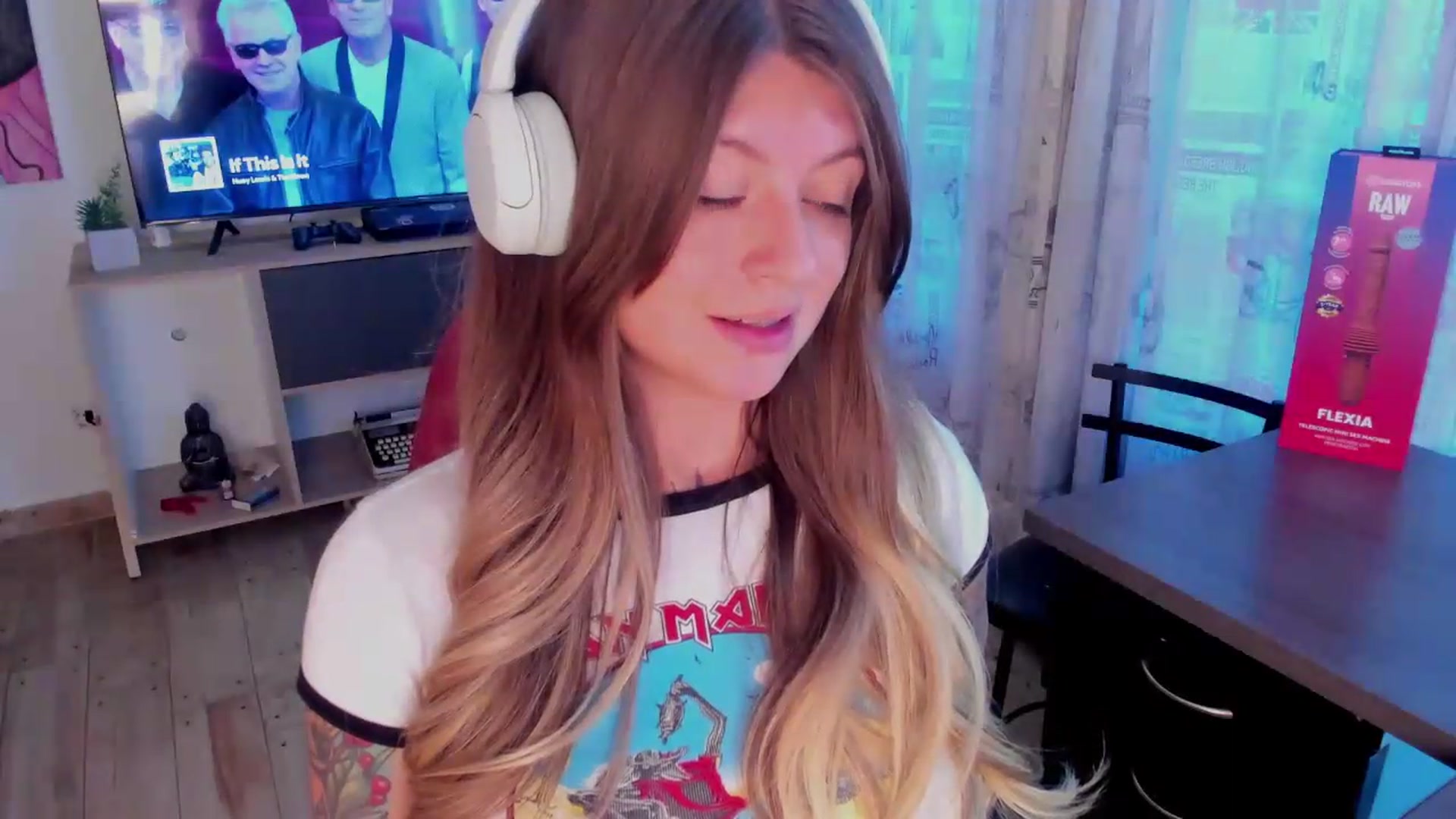 Gallery image thumbnail from Emmaa_hostt's myfreecams stream on, 07/07/2026, 11:29 image 17 of 20