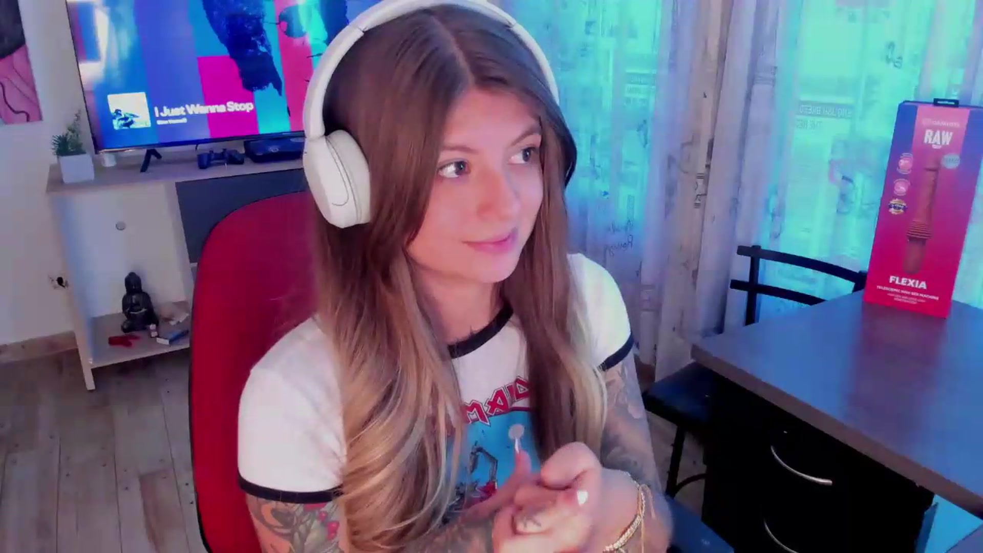 Gallery image thumbnail from Emmaa_hostt's myfreecams stream on, 07/07/2026, 11:29 image 19 of 20
