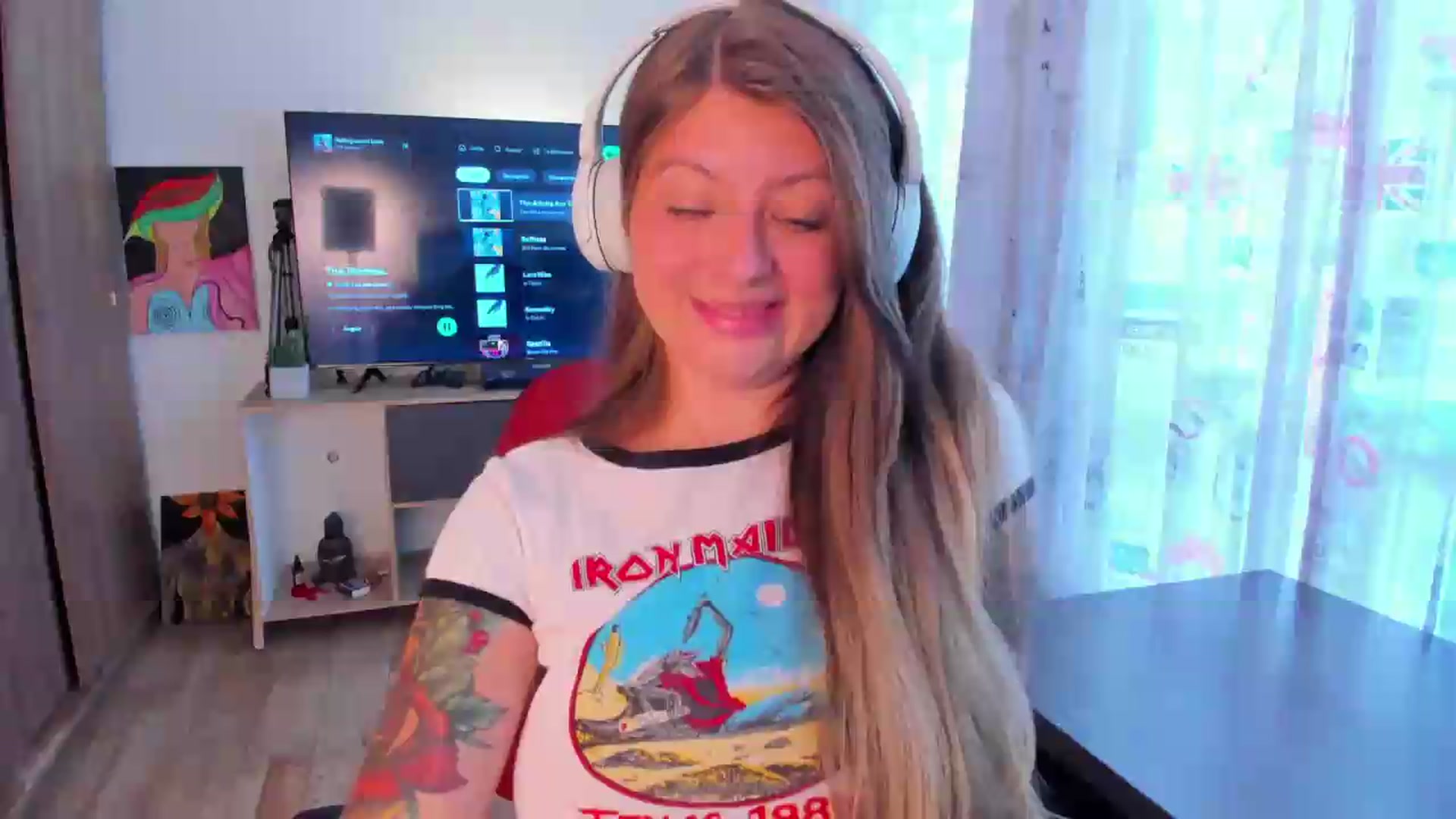 Gallery image thumbnail from Emmaa_hostt's myfreecams stream on, 08/09/2026, 19:55 image 2 of 20