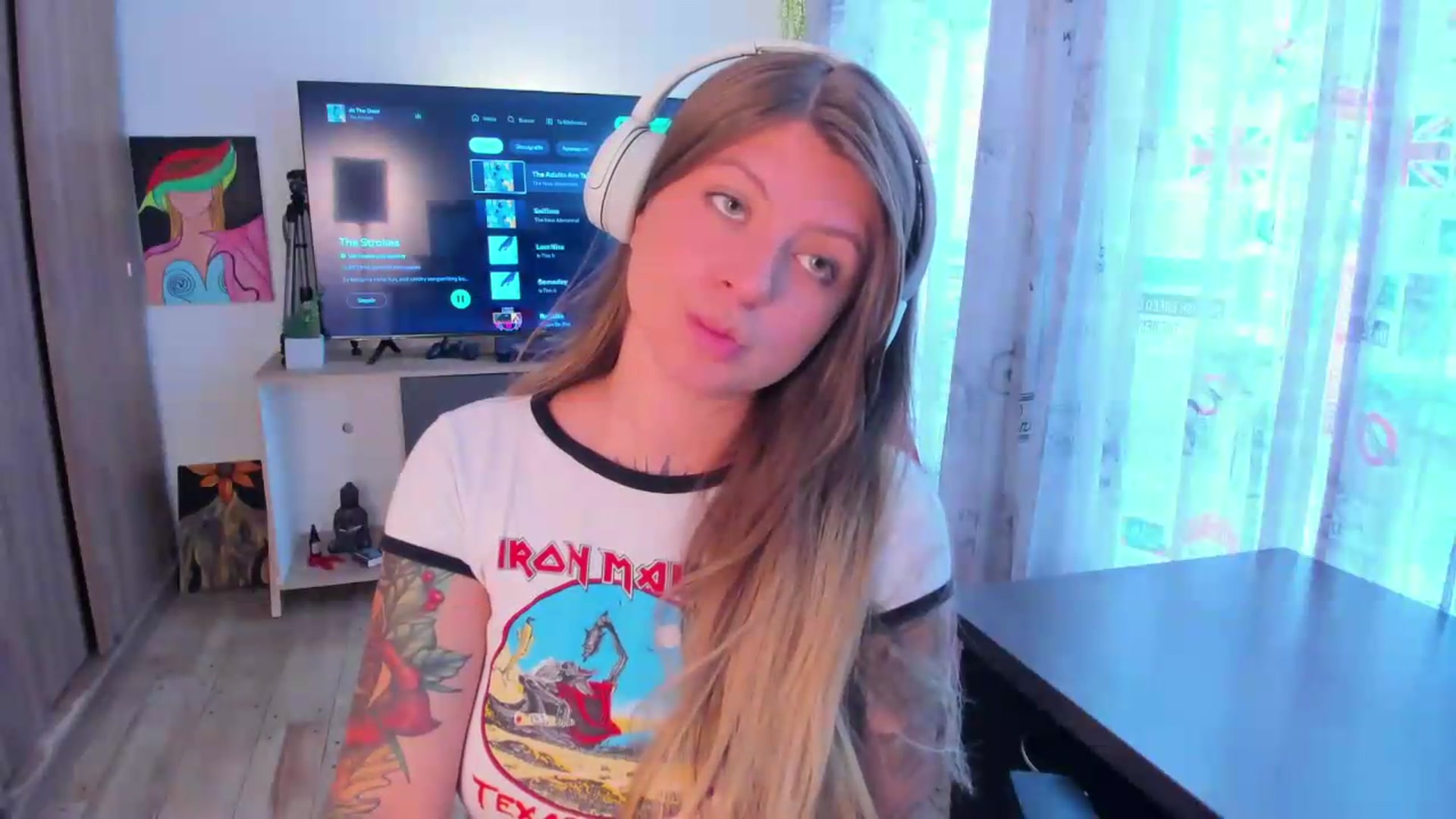 Gallery image thumbnail from Emmaa_hostt's myfreecams stream on, 08/09/2026, 19:55 image 12 of 20