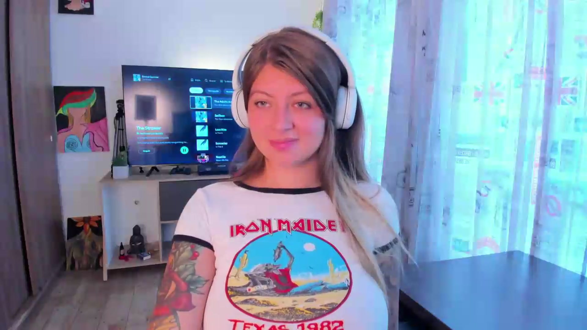 Gallery image thumbnail from Emmaa_hostt's myfreecams stream on, 08/09/2026, 19:55 image 11 of 20