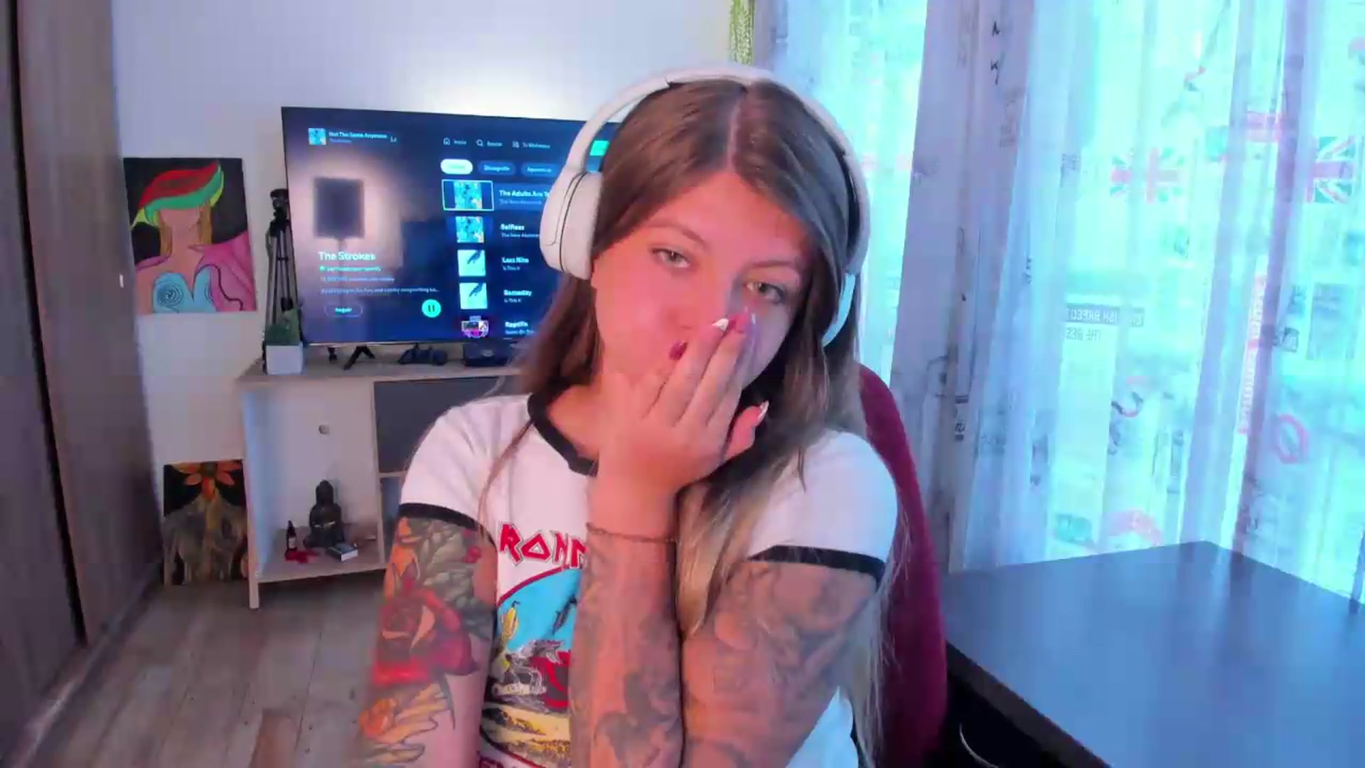 Gallery image thumbnail from Emmaa_hostt's myfreecams stream on, 08/09/2026, 19:55 image 15 of 20