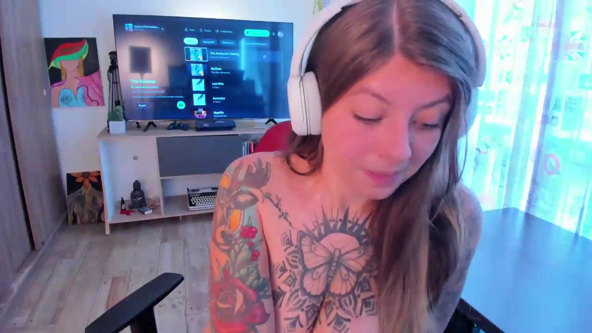 Gallery image thumbnail from Emmaa_hostt's myfreecams stream on, 08/09/2026, 19:55 image 7 of 20