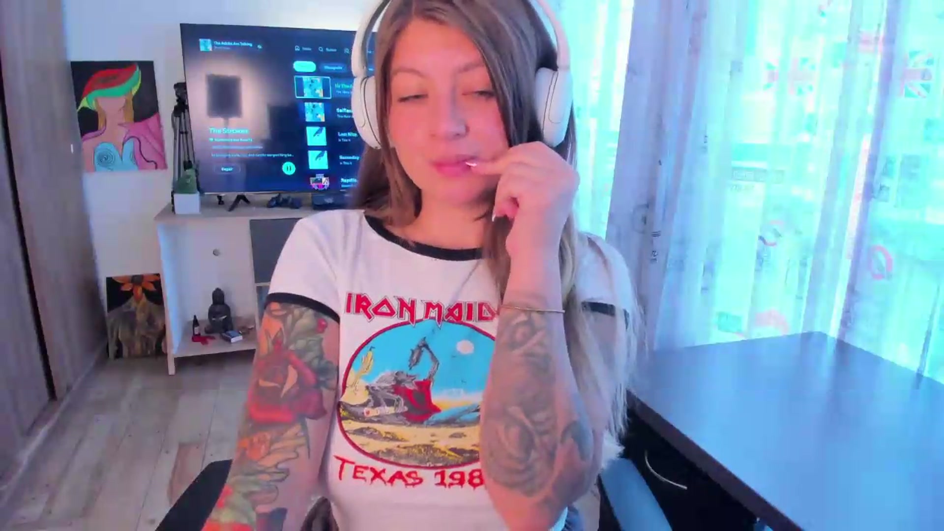 Gallery image thumbnail from Emmaa_hostt's myfreecams stream on, 08/09/2026, 19:55 image 8 of 20