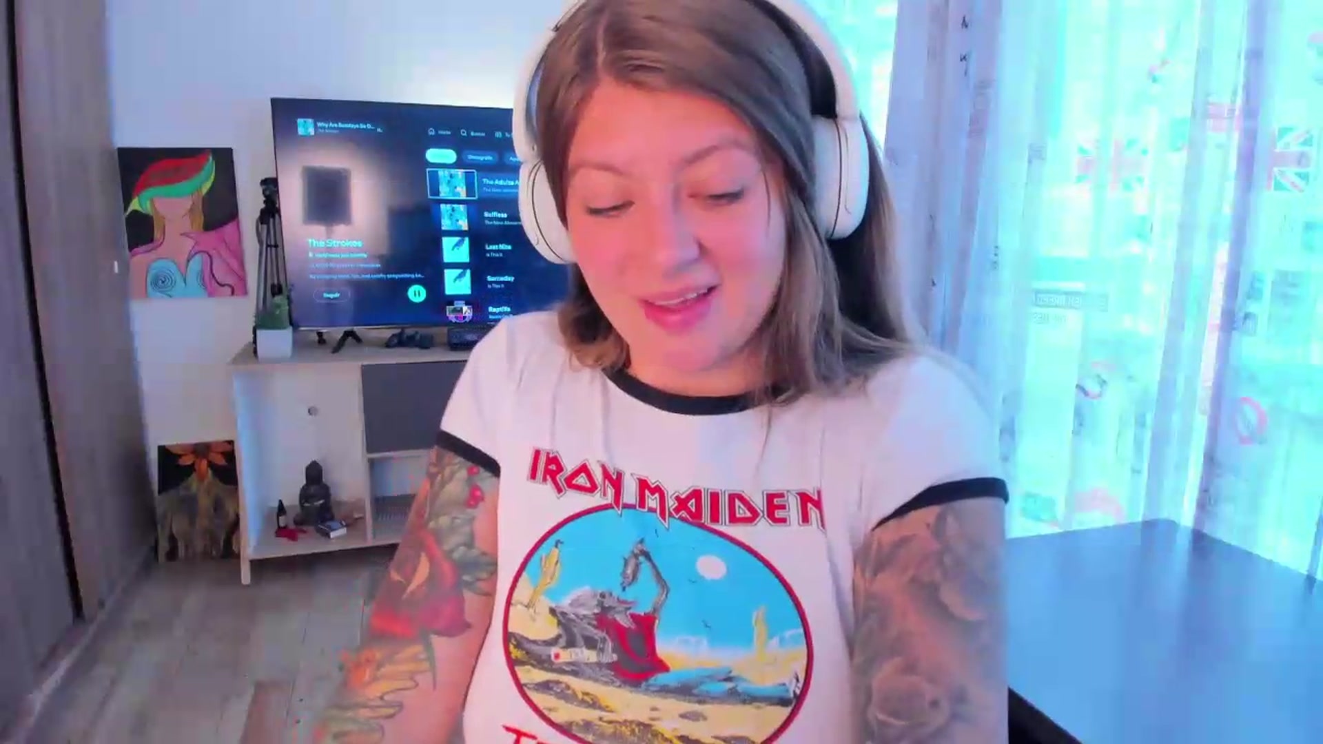 Gallery image thumbnail from Emmaa_hostt's myfreecams stream on, 08/09/2026, 19:55 image 13 of 20
