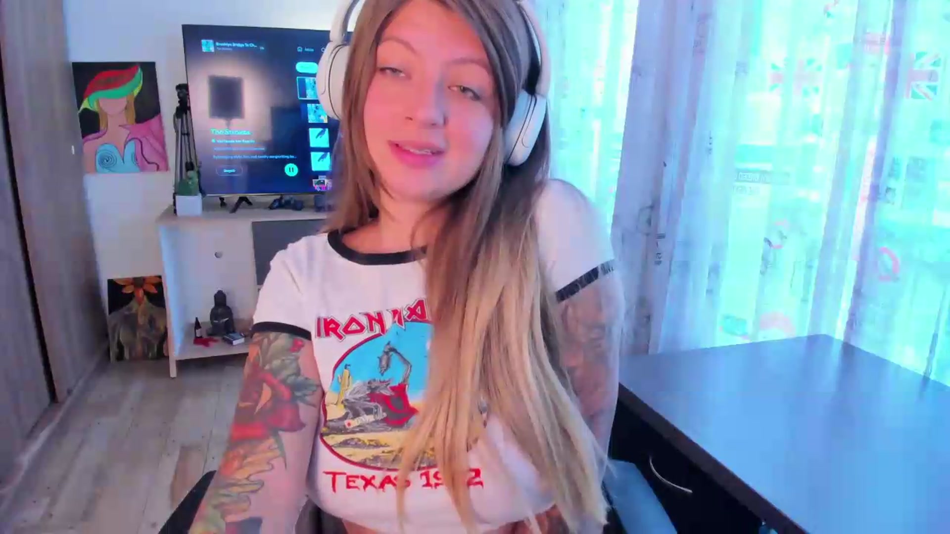 Gallery image thumbnail from Emmaa_hostt's myfreecams stream on, 08/09/2026, 19:55 image 9 of 20