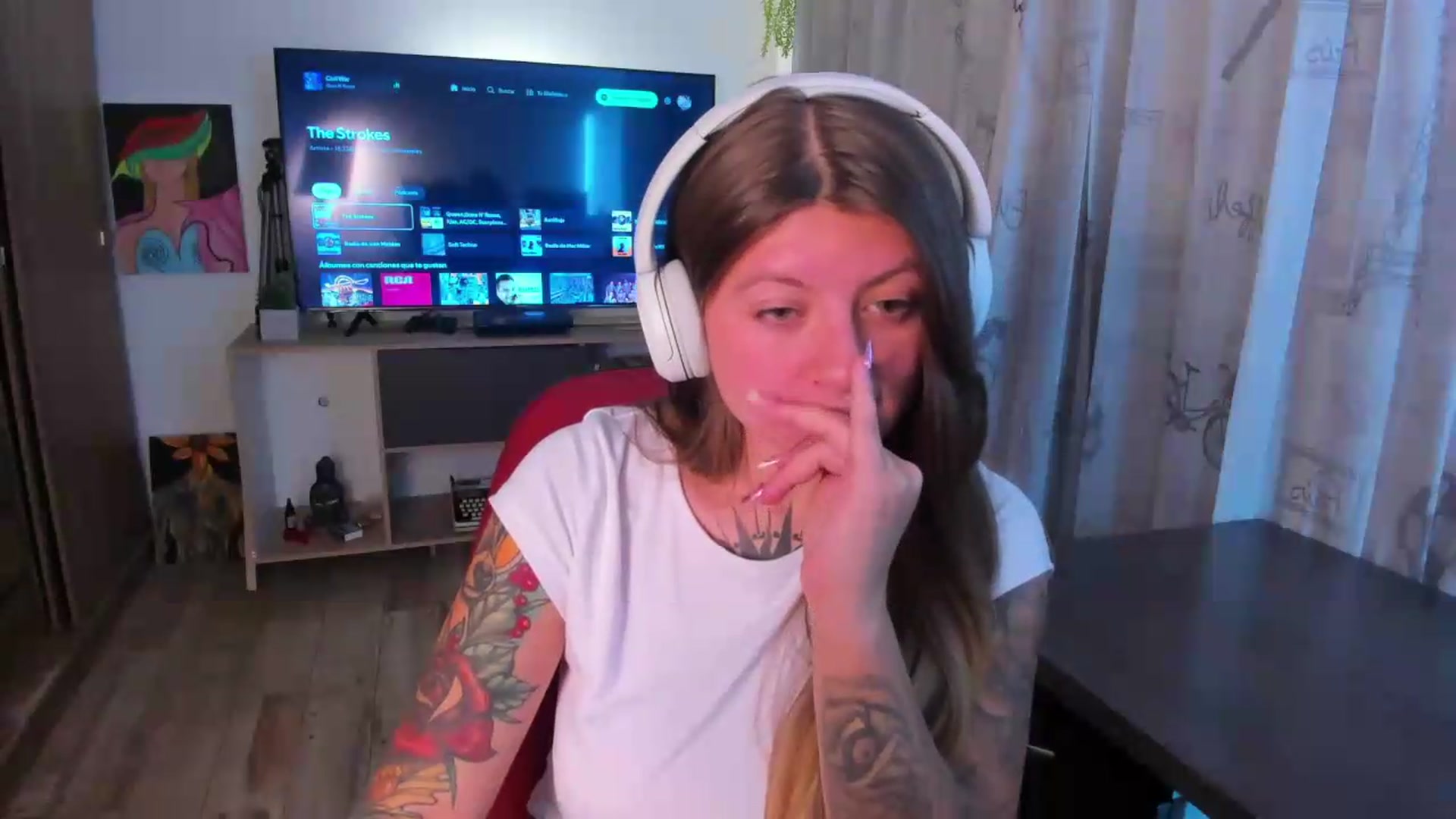 Gallery image thumbnail from Emmaa_hostt's myfreecams stream on, 08/12/2026, 01:44 image 13 of 20