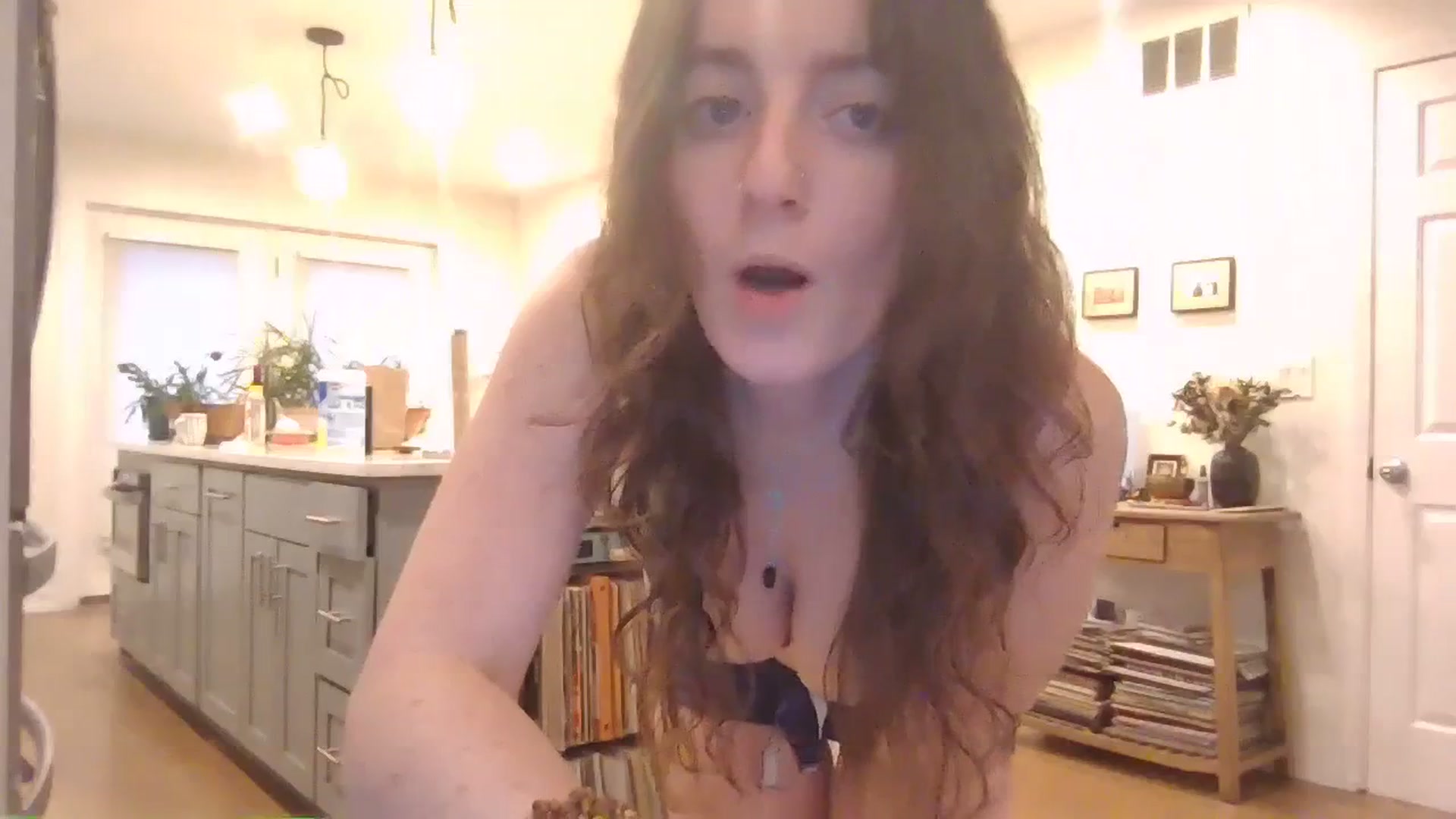 Gallery image thumbnail from EmmalineLime's myfreecams stream on, 04/07/2024, 24:37 image 14 of 20