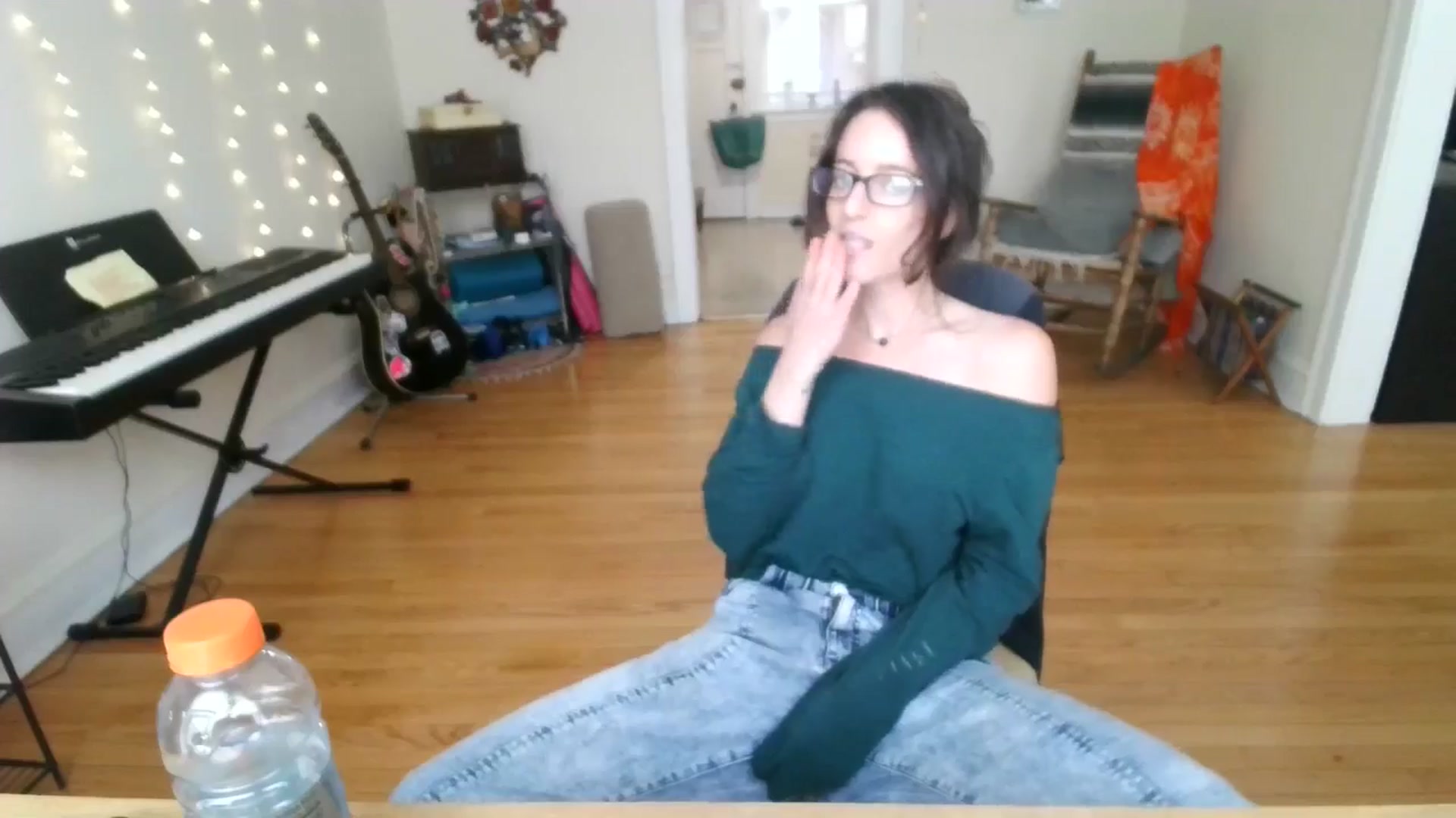 Gallery image thumbnail from EmmalineLime's myfreecams stream on, 05/14/2024, 20:21 image 17 of 20