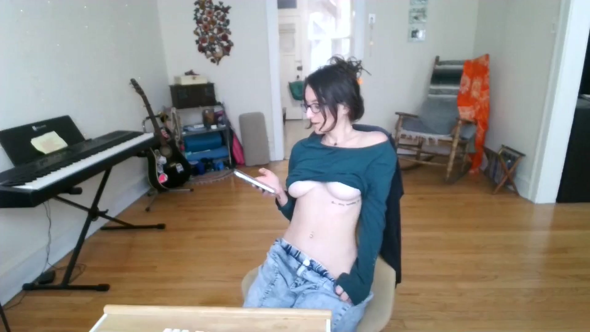 Gallery image thumbnail from EmmalineLime's myfreecams stream on, 05/14/2024, 20:21 image 7 of 20