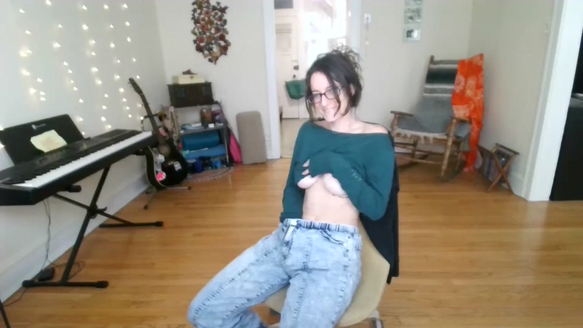Gallery image thumbnail from EmmalineLime's myfreecams stream on, 05/14/2024, 20:21 image 12 of 20