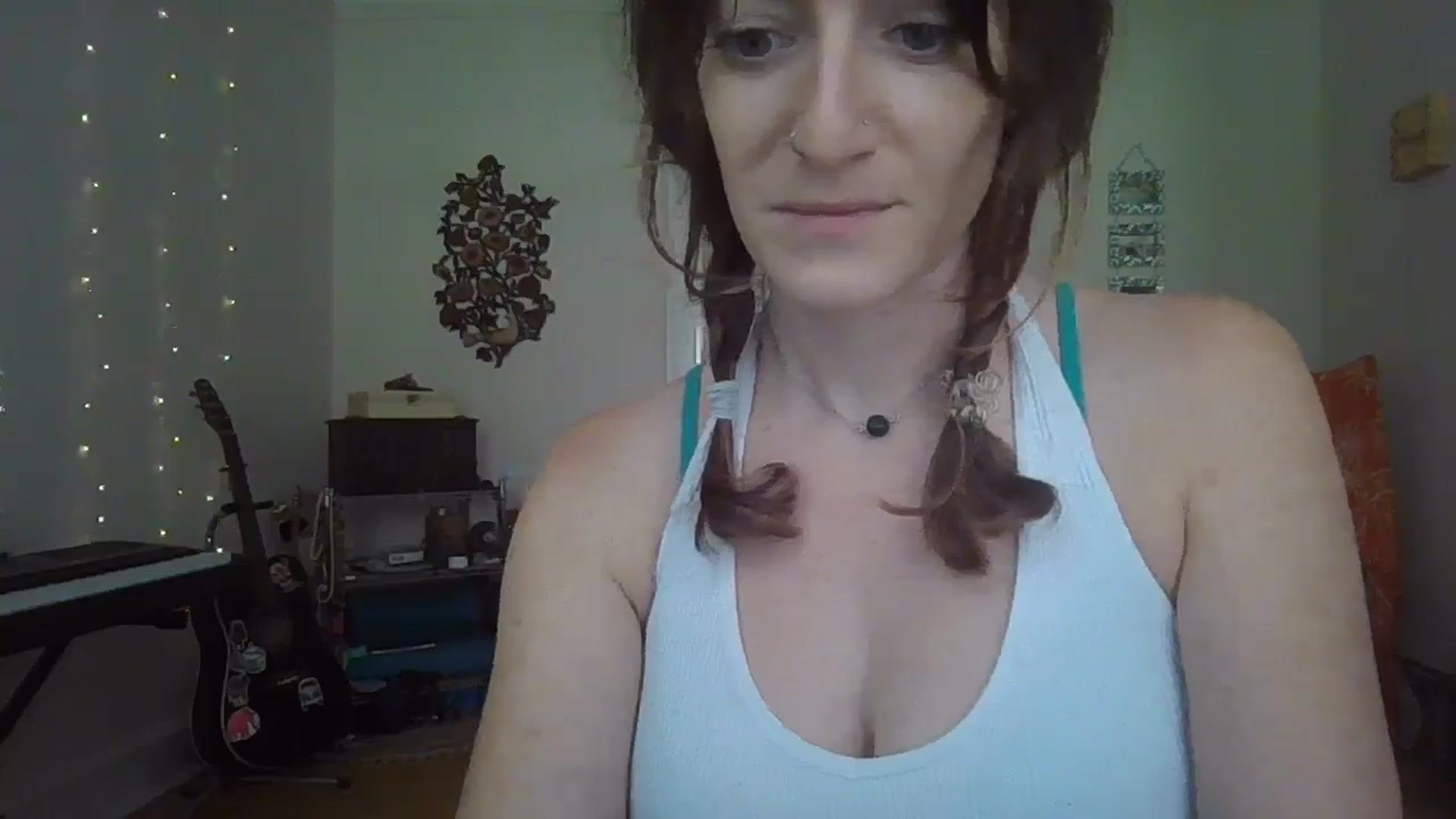 Gallery image thumbnail from EmmalineLime's myfreecams stream on, 06/30/2024, 20:15 image 16 of 20