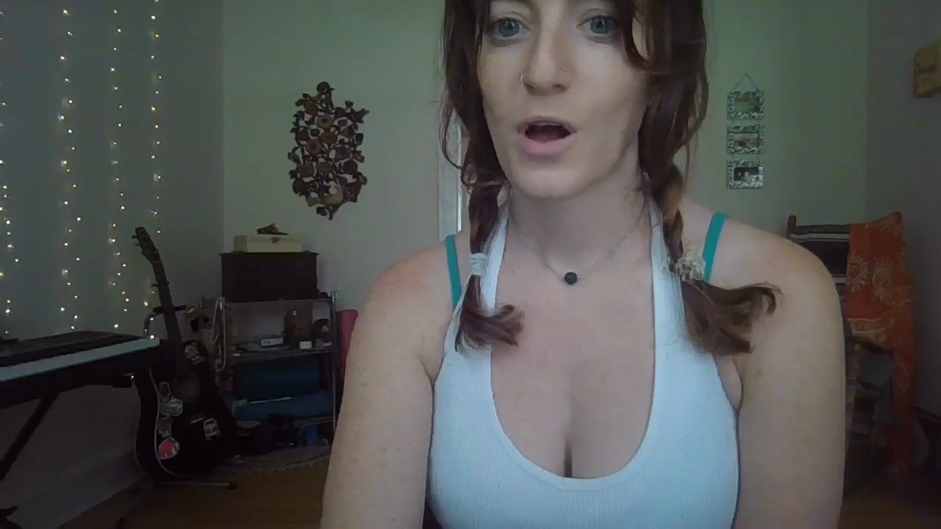 Gallery image thumbnail from EmmalineLime's myfreecams stream on, 06/30/2024, 20:15 image 10 of 20