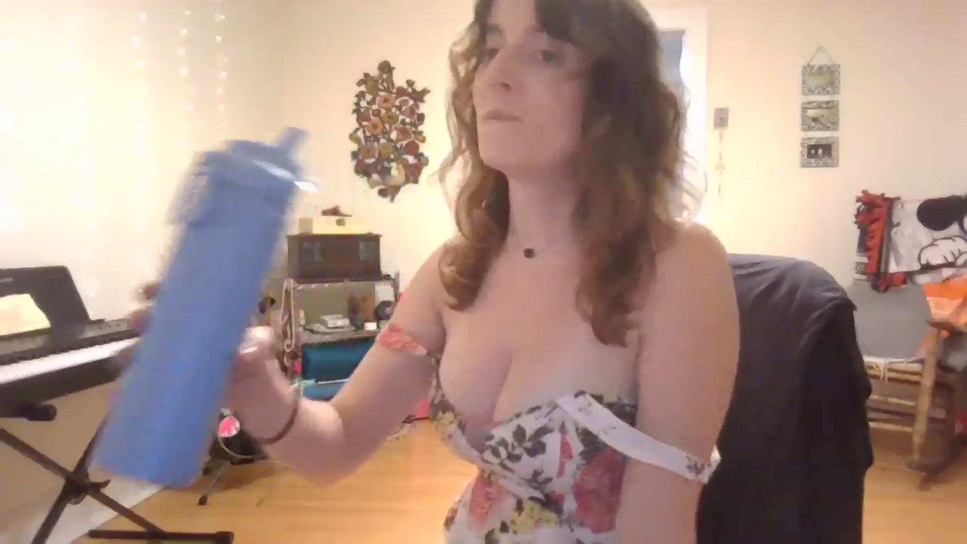 Gallery image thumbnail from EmmalineLime's myfreecams stream on, 07/15/2024, 03:39 image 7 of 20