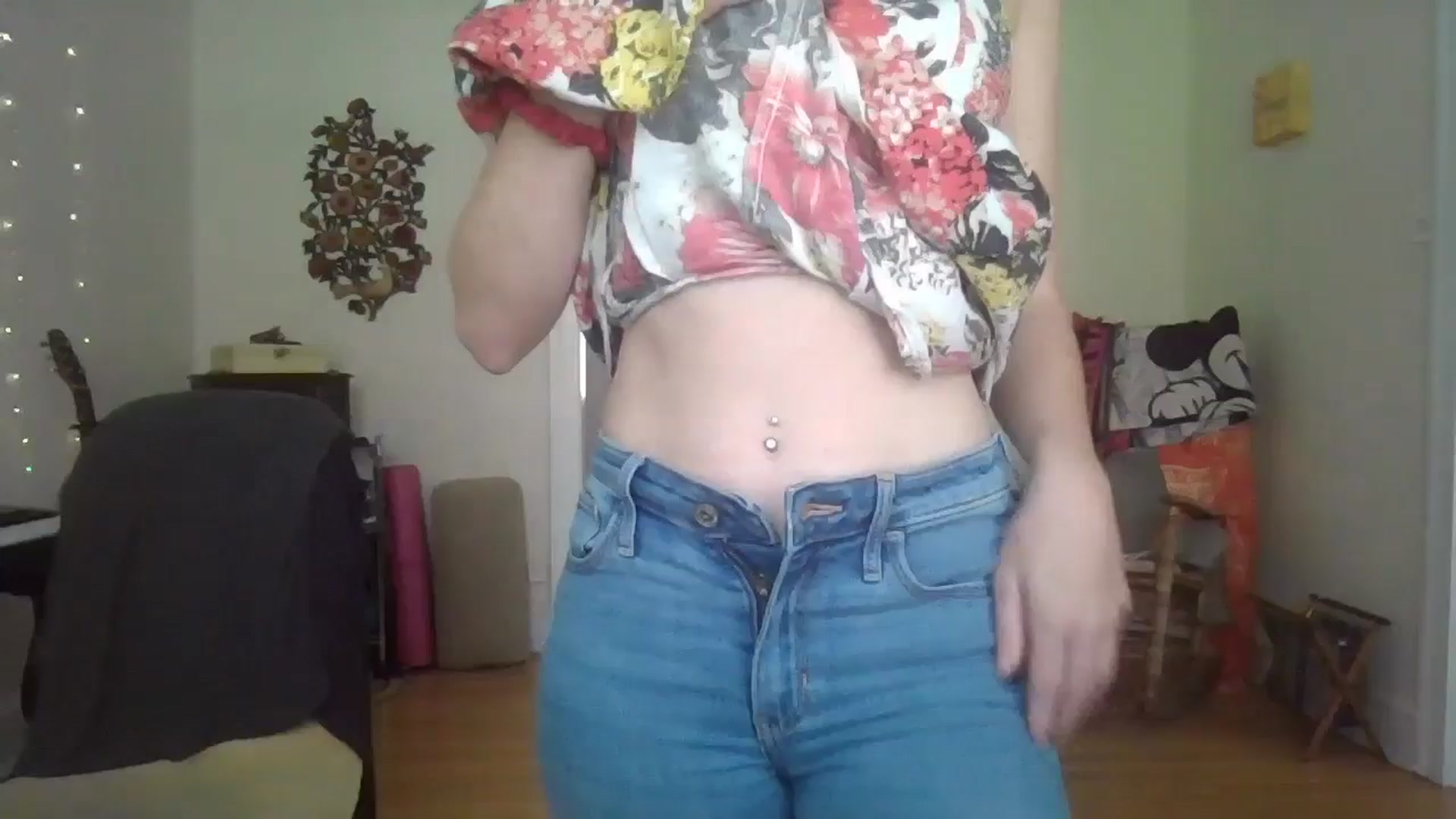 Gallery image thumbnail from EmmalineLime's myfreecams stream on, 07/27/2024, 19:38 image 15 of 20