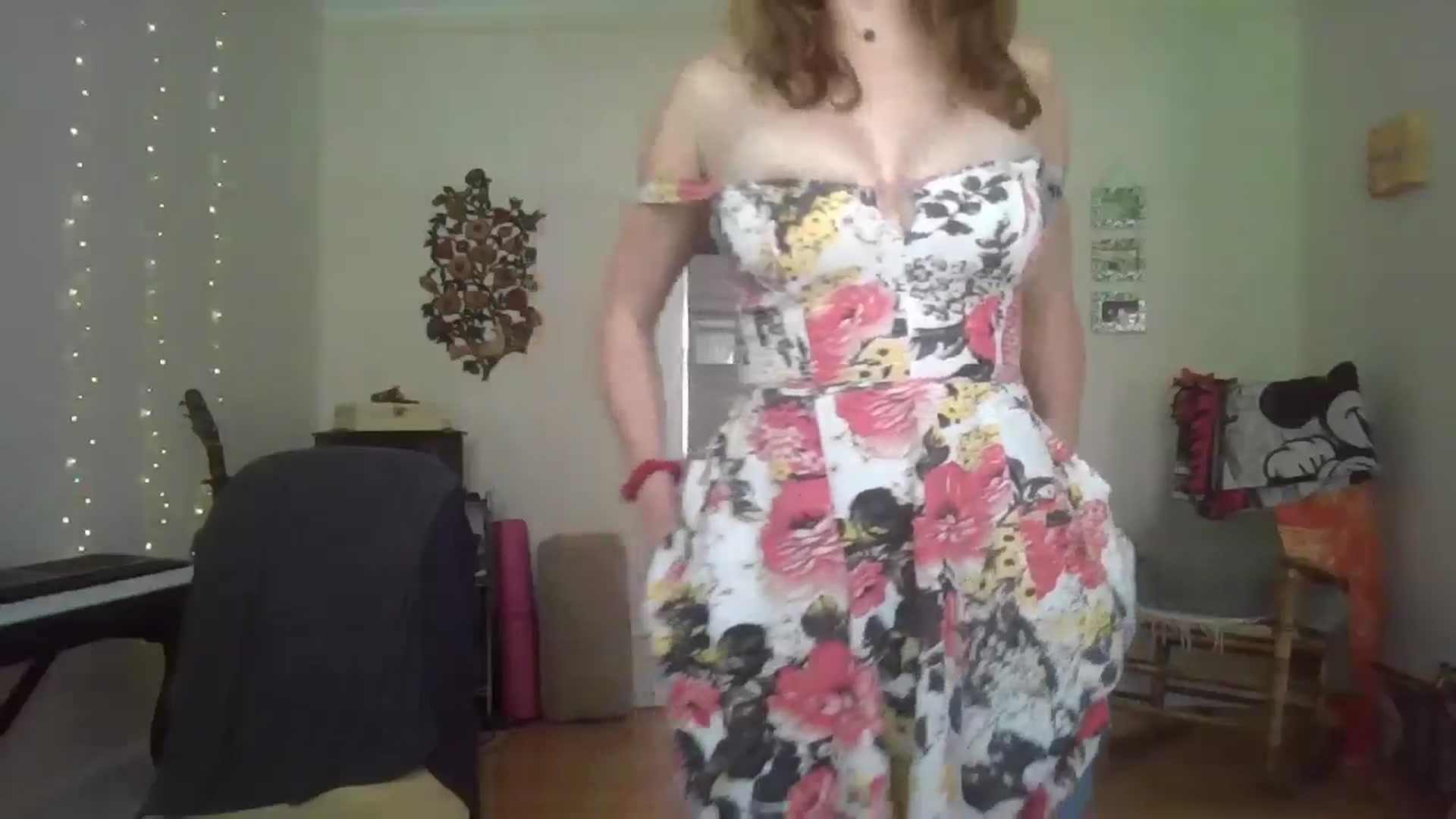 Gallery image thumbnail from EmmalineLime's myfreecams stream on, 07/27/2024, 19:38 image 13 of 20