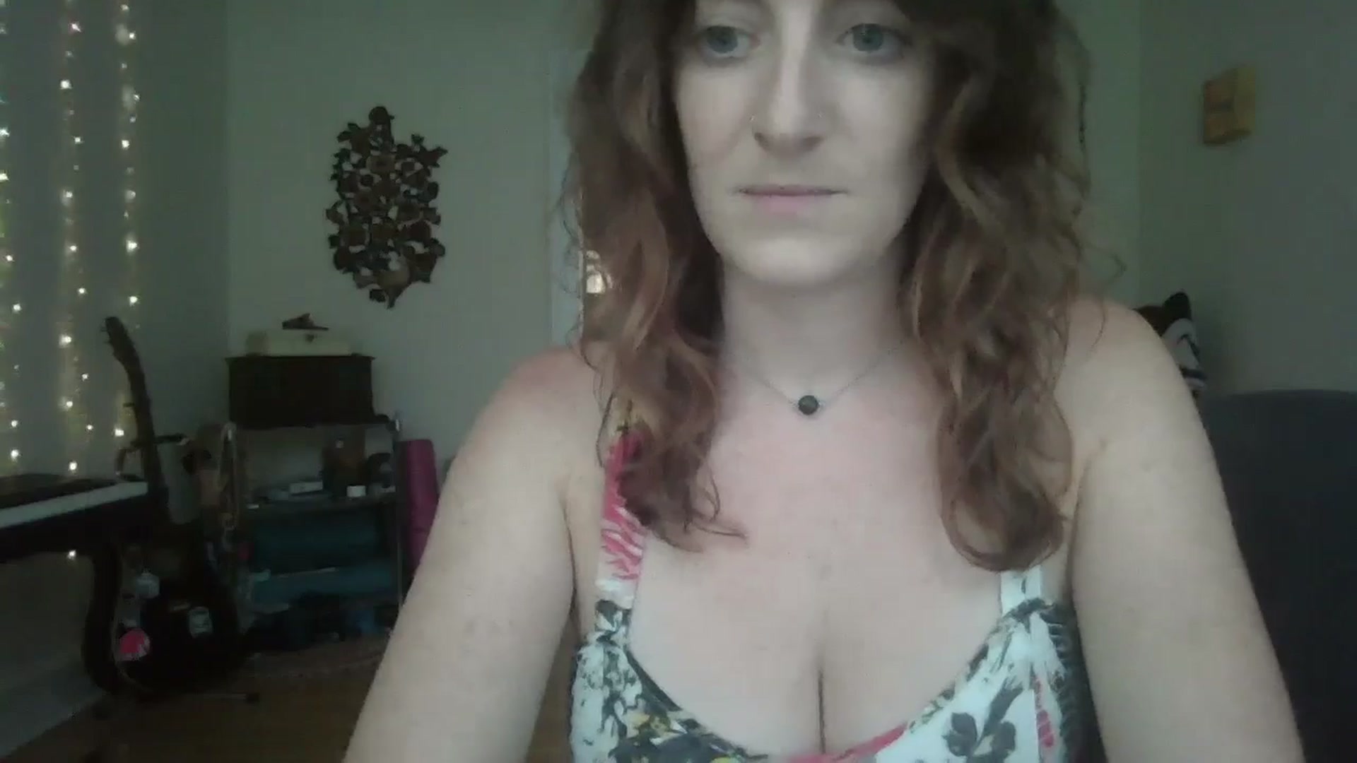 Gallery image thumbnail from EmmalineLime's myfreecams stream on, 07/27/2024, 23:26 image 6 of 20