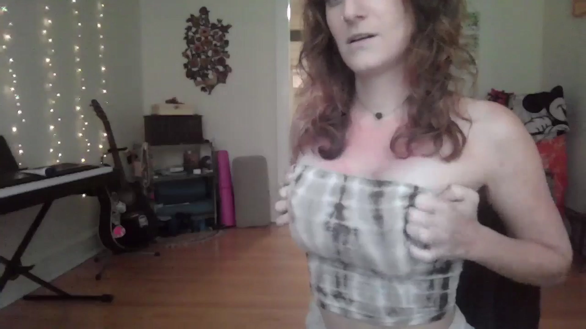 Gallery image thumbnail from EmmalineLime's myfreecams stream on, 08/02/2024, 22:07 image 17 of 20