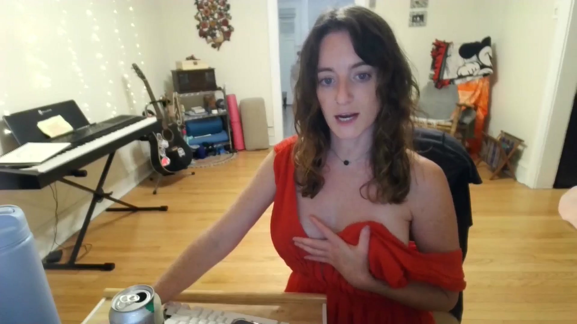Gallery image thumbnail from EmmalineLime's myfreecams stream on, 08/03/2024, 02:16 image 7 of 20