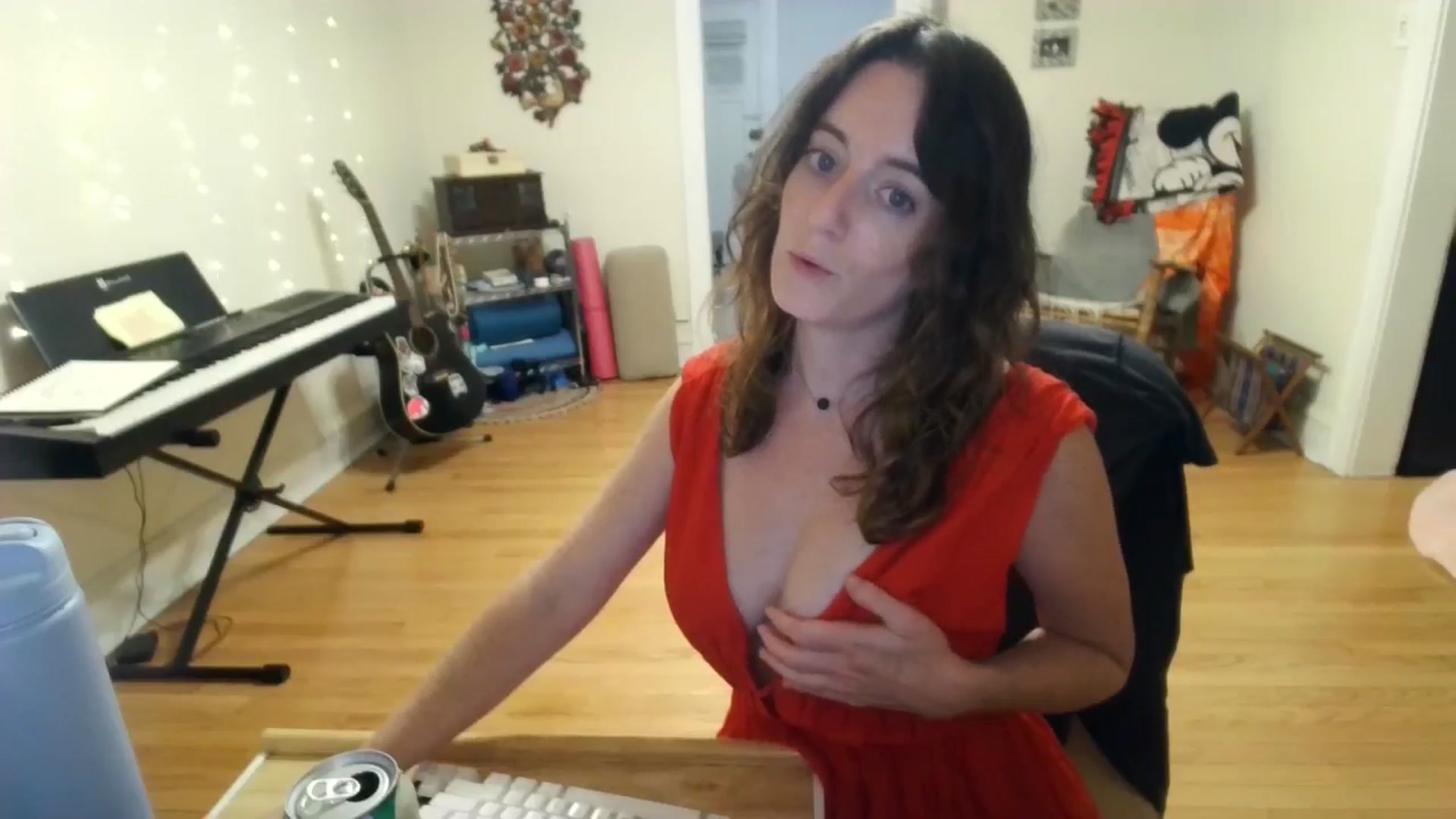 Gallery image thumbnail from EmmalineLime's myfreecams stream on, 08/03/2024, 02:16 image 6 of 20