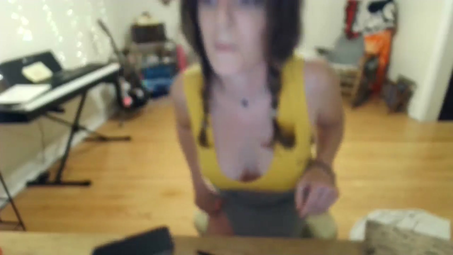 Gallery image thumbnail from EmmalineLime's myfreecams stream on, 08/29/2024, 01:07 image 14 of 20