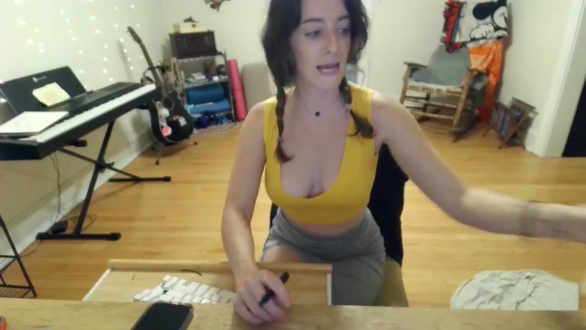 Gallery image thumbnail from EmmalineLime's myfreecams stream on, 08/29/2024, 01:07 image 5 of 20