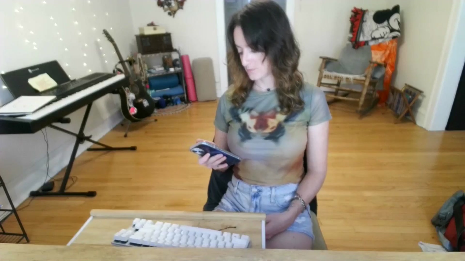 Gallery image thumbnail from EmmalineLime's myfreecams stream on, 08/29/2024, 21:41 image 2 of 20