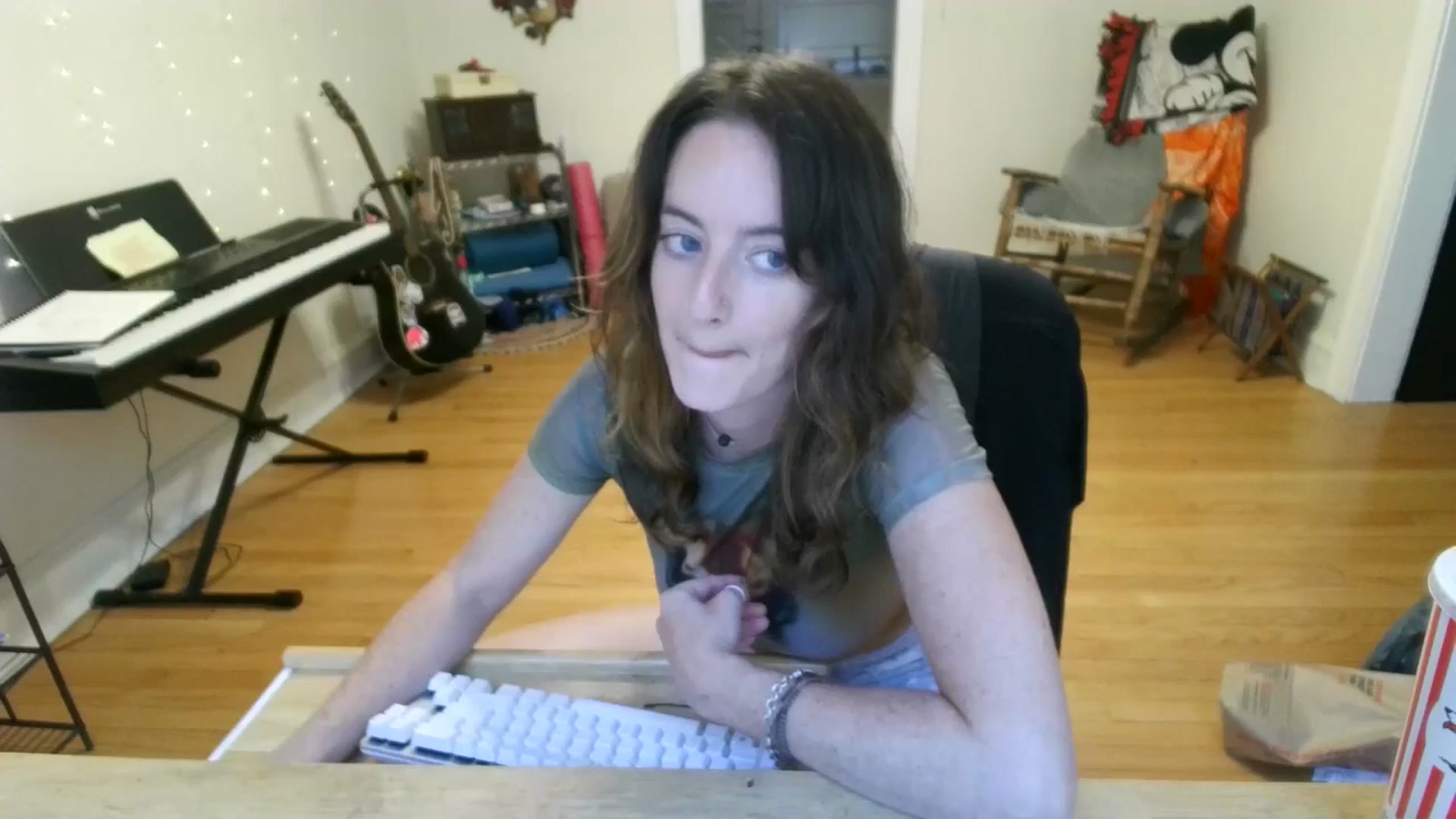Gallery image thumbnail from EmmalineLime's myfreecams stream on, 08/29/2024, 21:59 image 13 of 20