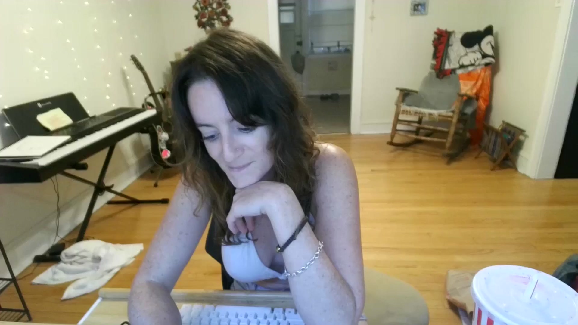 Gallery image thumbnail from EmmalineLime's myfreecams stream on, 08/29/2024, 23:17 image 8 of 20