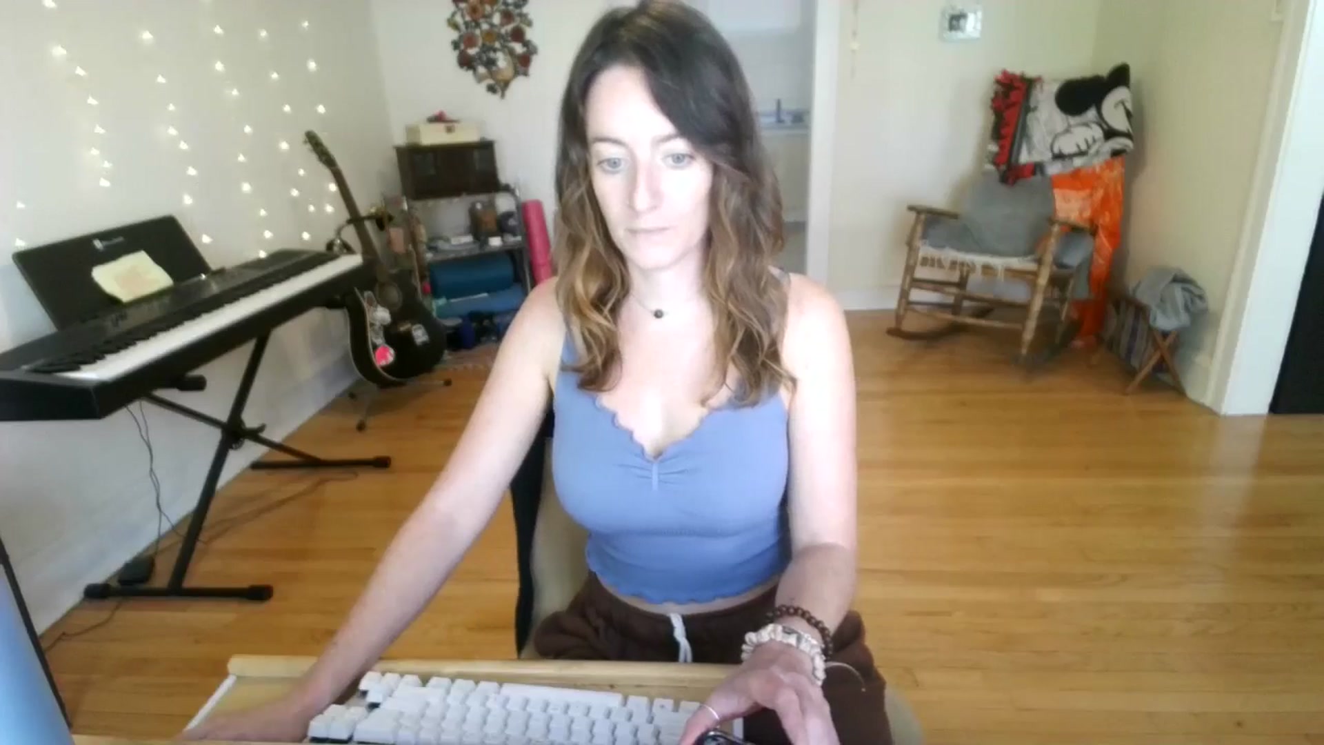 Gallery image thumbnail from EmmalineLime's myfreecams stream on, 09/07/2024, 22:38 image 7 of 20