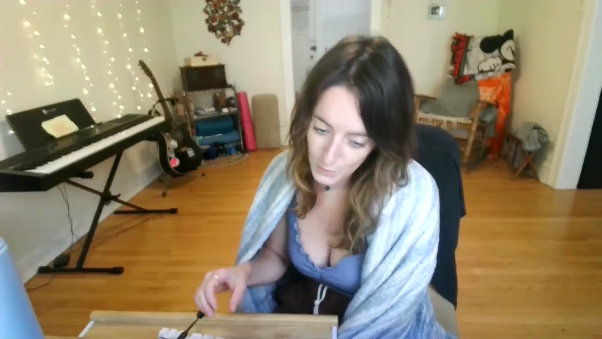 Gallery image thumbnail from EmmalineLime's myfreecams stream on, 09/07/2024, 22:38 image 13 of 20