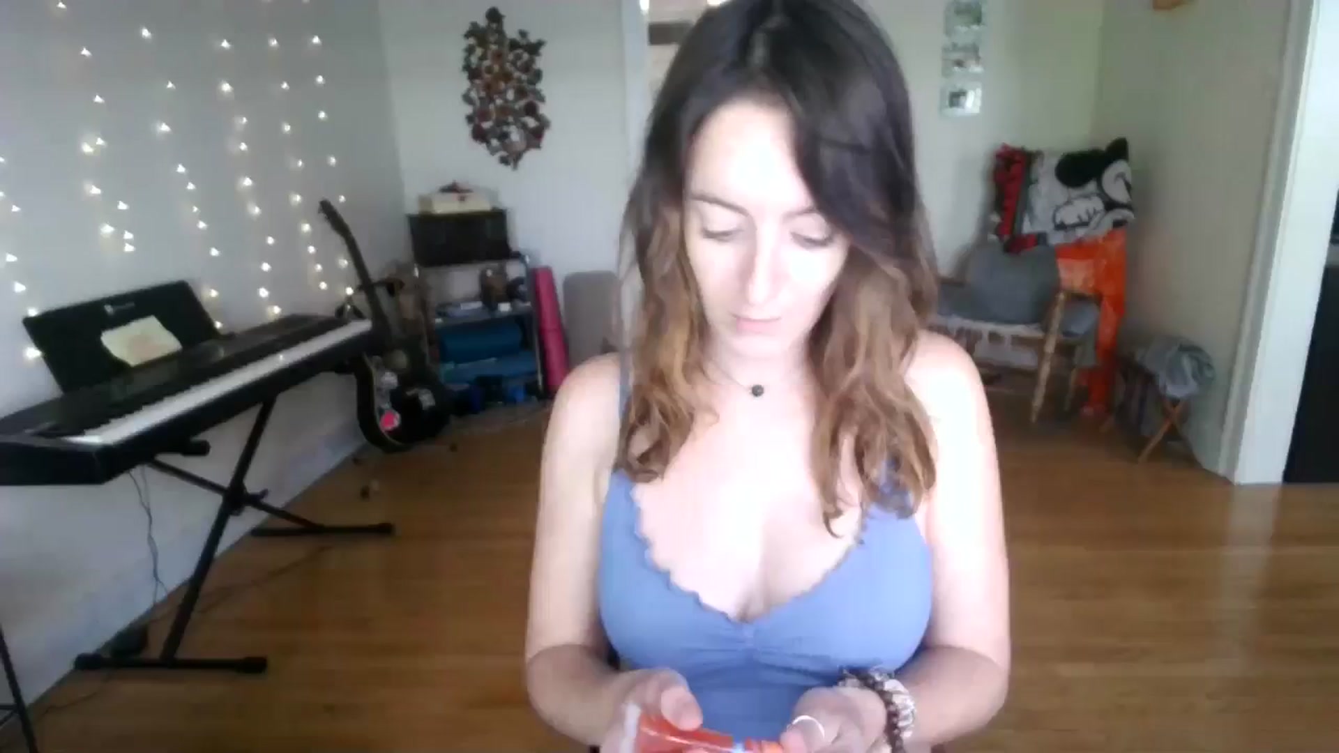 Gallery image thumbnail from EmmalineLime's myfreecams stream on, 09/07/2024, 22:38 image 1 of 20