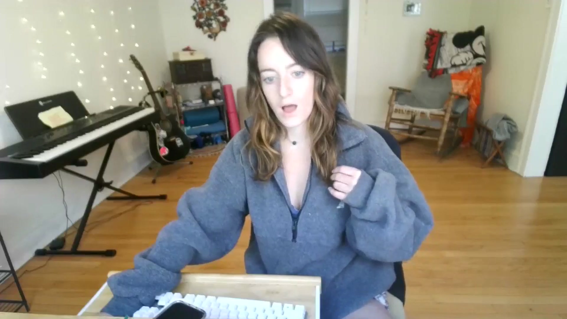 Gallery image thumbnail from EmmalineLime's myfreecams stream on, 09/08/2024, 16:22 image 3 of 20