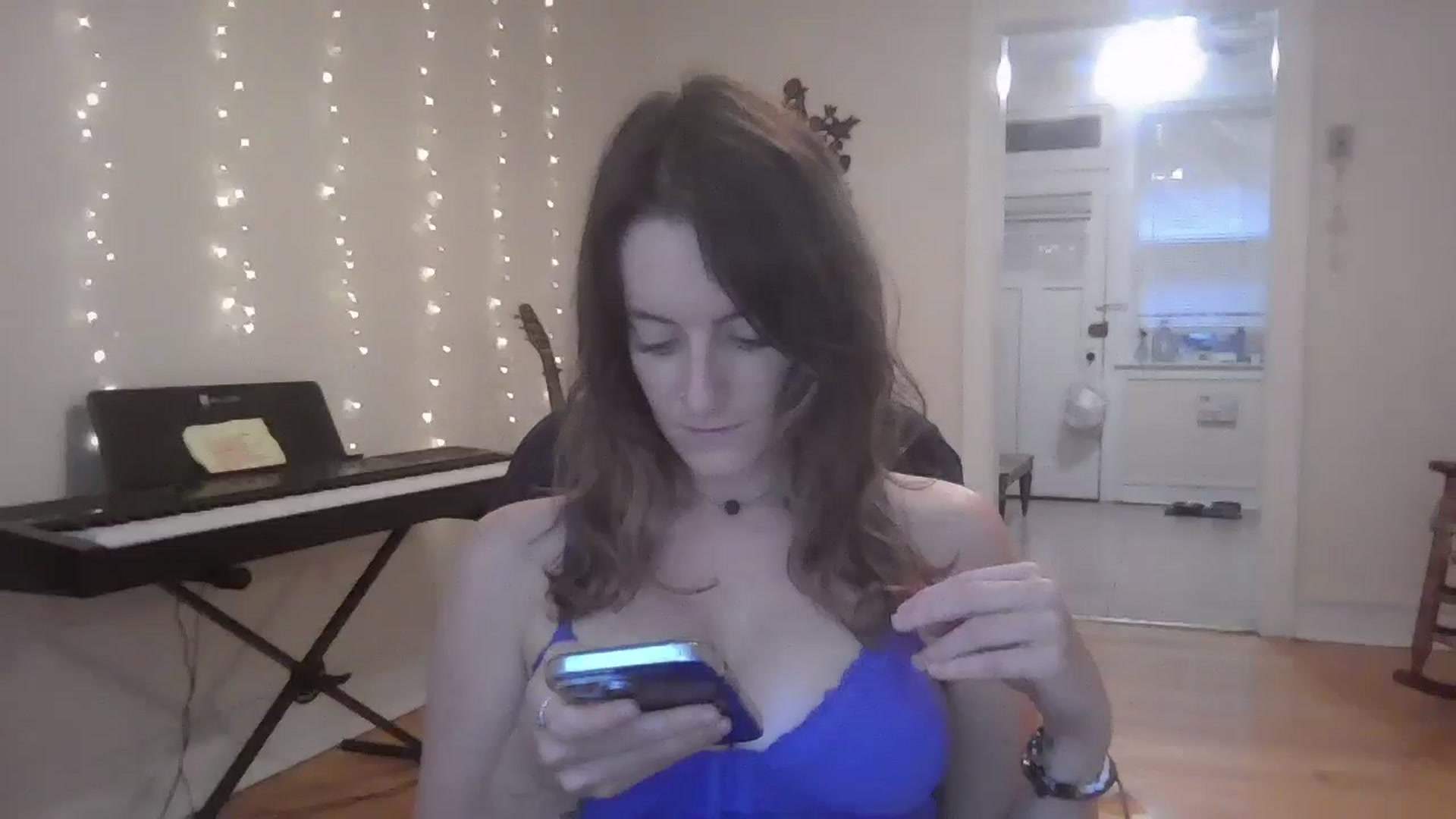 Gallery image thumbnail from EmmalineLime's myfreecams stream on, 09/15/2024, 22:14 image 15 of 20