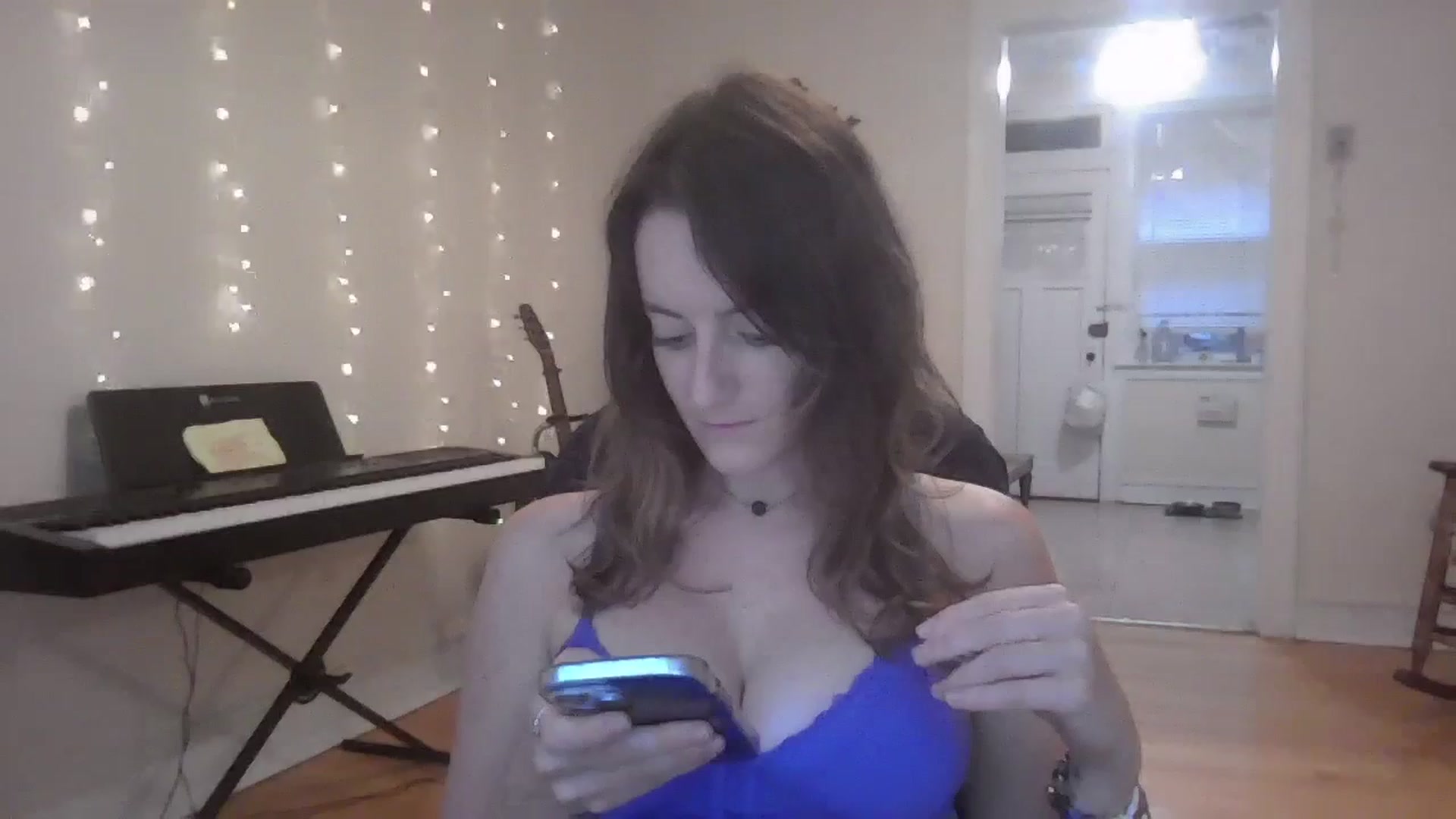 Gallery image thumbnail from EmmalineLime's myfreecams stream on, 09/15/2024, 22:14 image 18 of 20