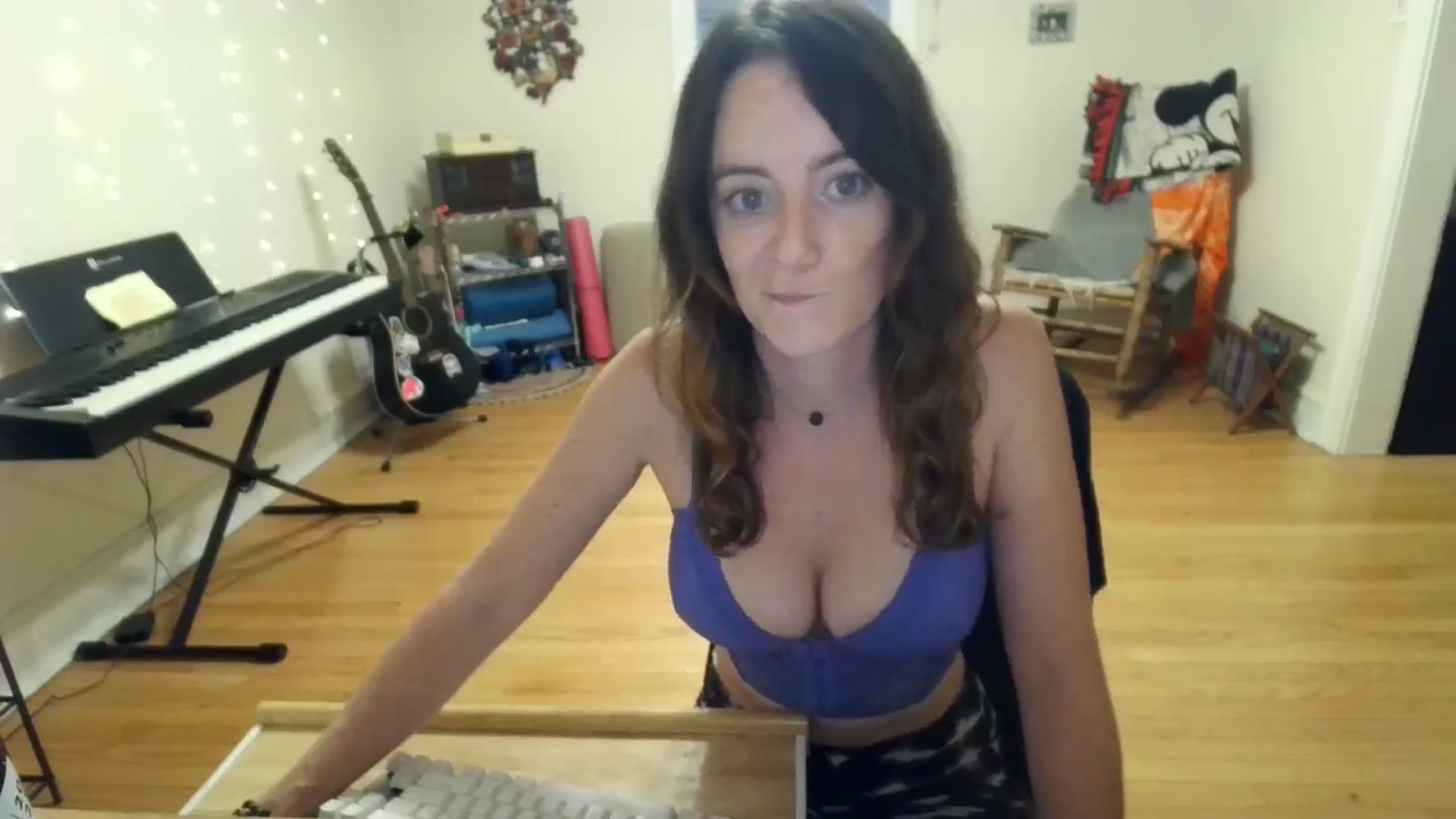 Gallery image thumbnail from EmmalineLime's myfreecams stream on, 09/22/2024, 06:54 image 15 of 20