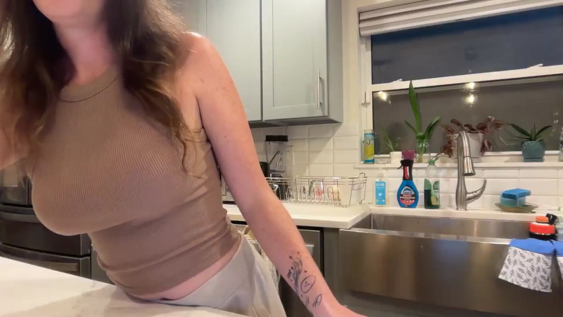 Gallery image thumbnail from EmmalineLime's myfreecams stream on, 09/16/2025, 24:29 image 2 of 20